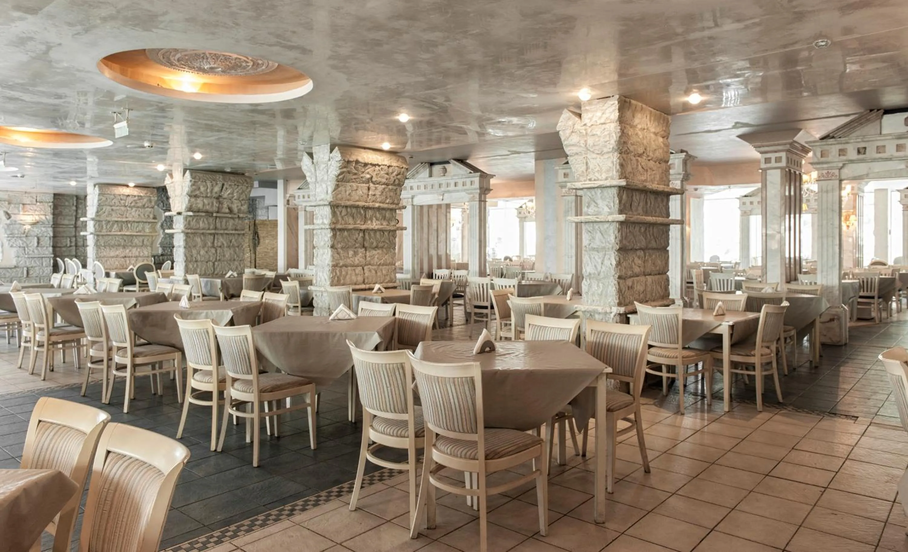 Restaurant/places to eat in Chaika Beach Resort