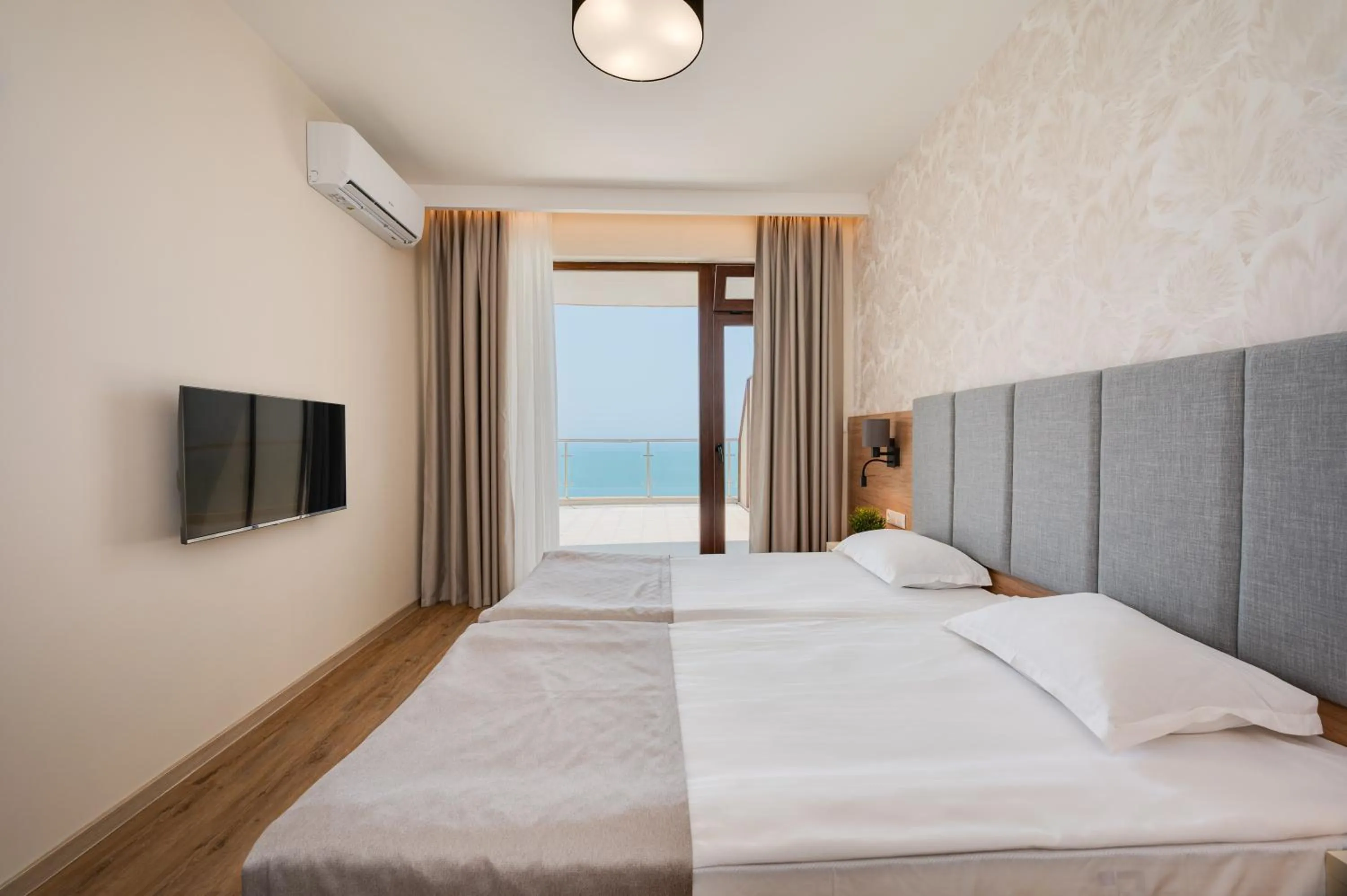 Bedroom, Bed in Topola Skies Resort & Aquapark