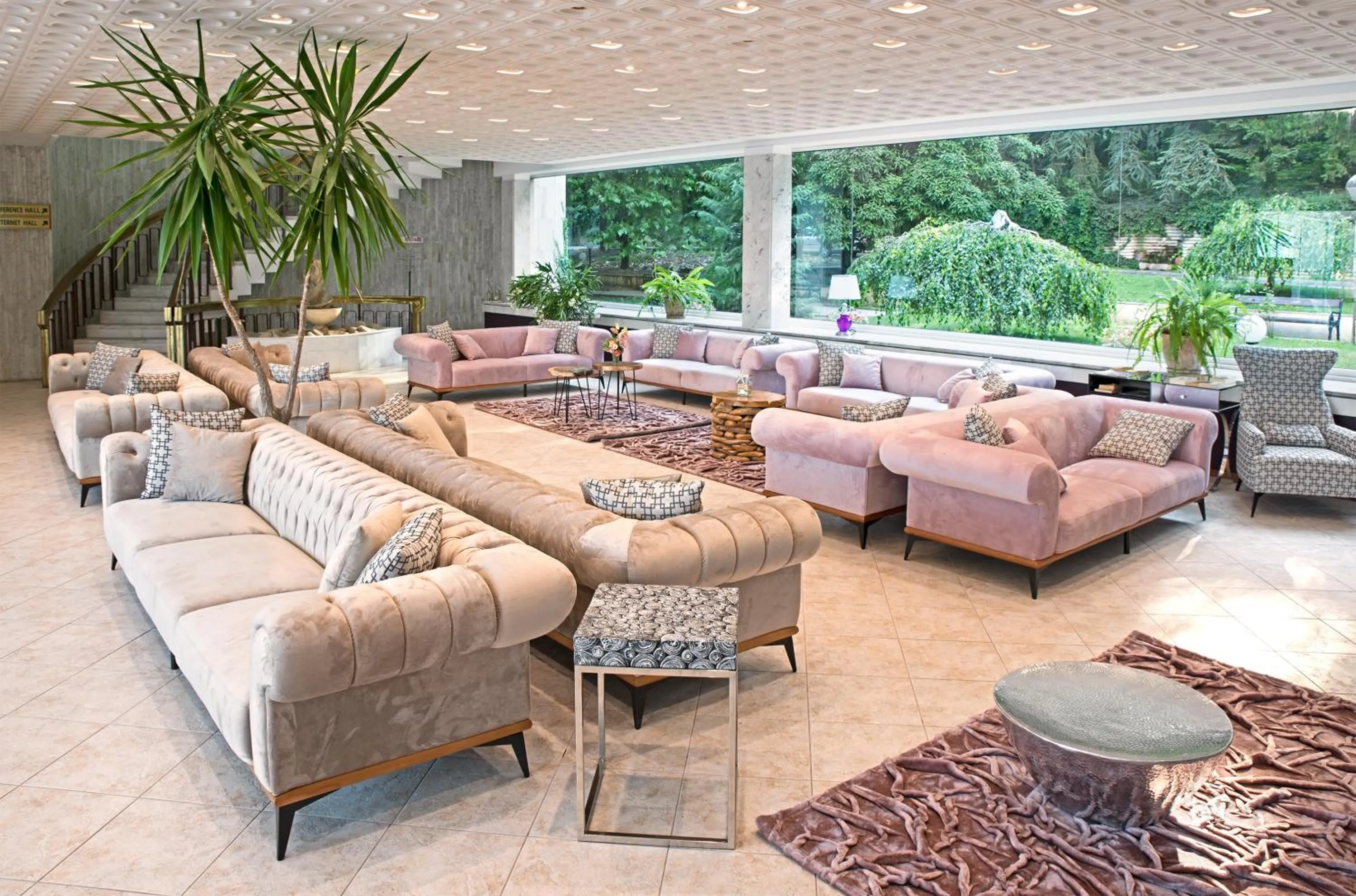 Lounge or bar in Marina Hotel, Sunny Day