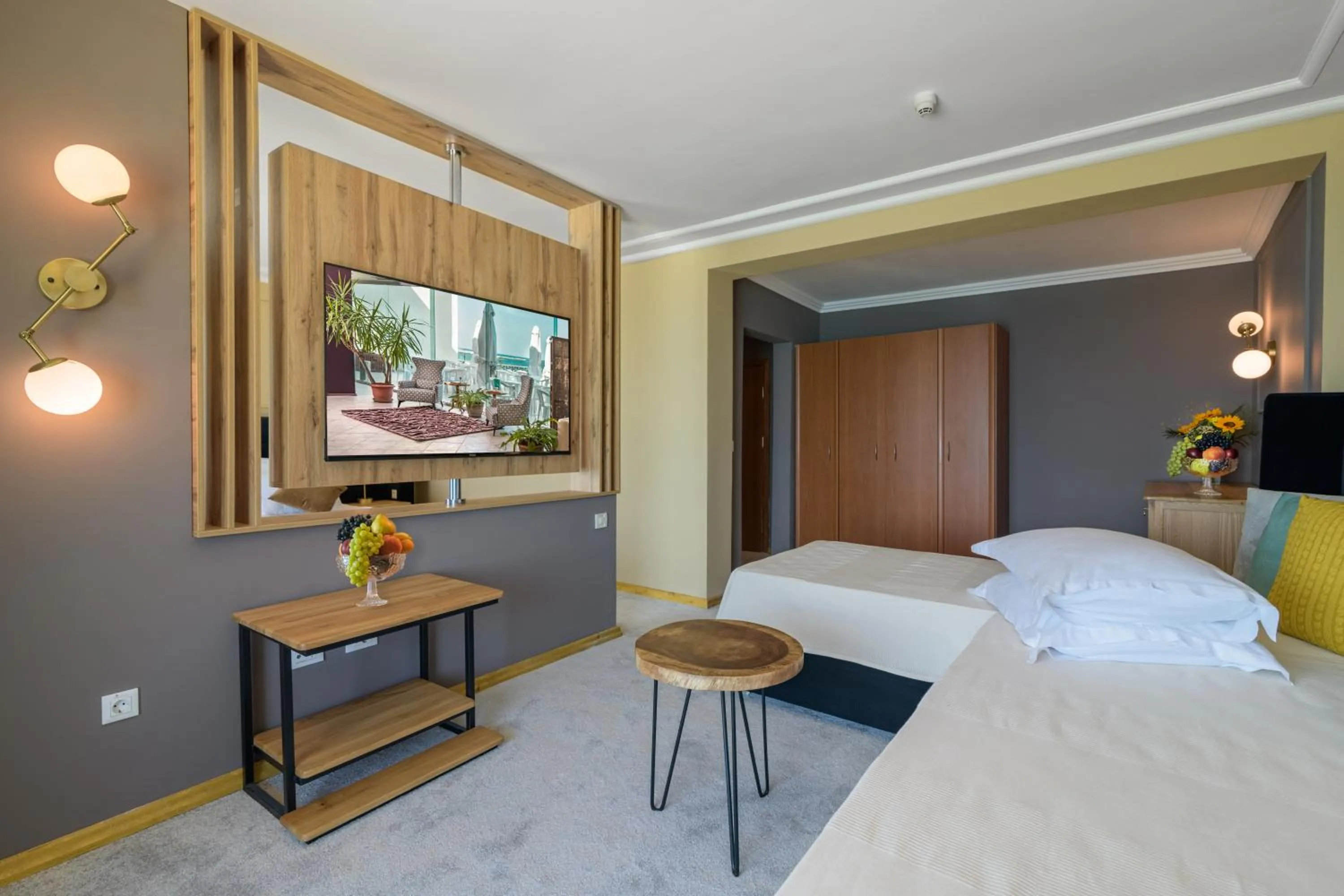 Area and facilities, Bed in Marina Hotel, Sunny Day