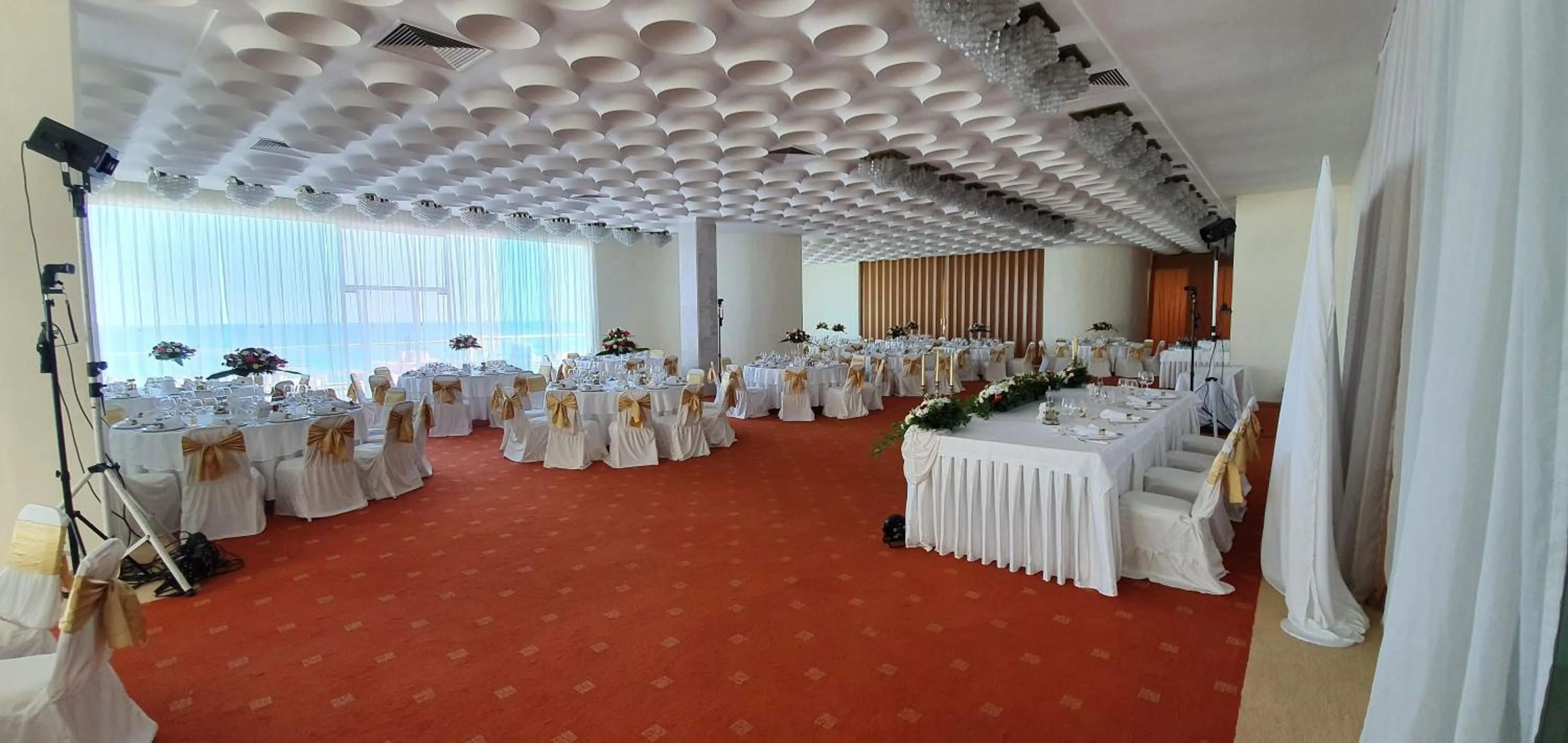 Restaurant/places to eat in Marina Hotel, Sunny Day