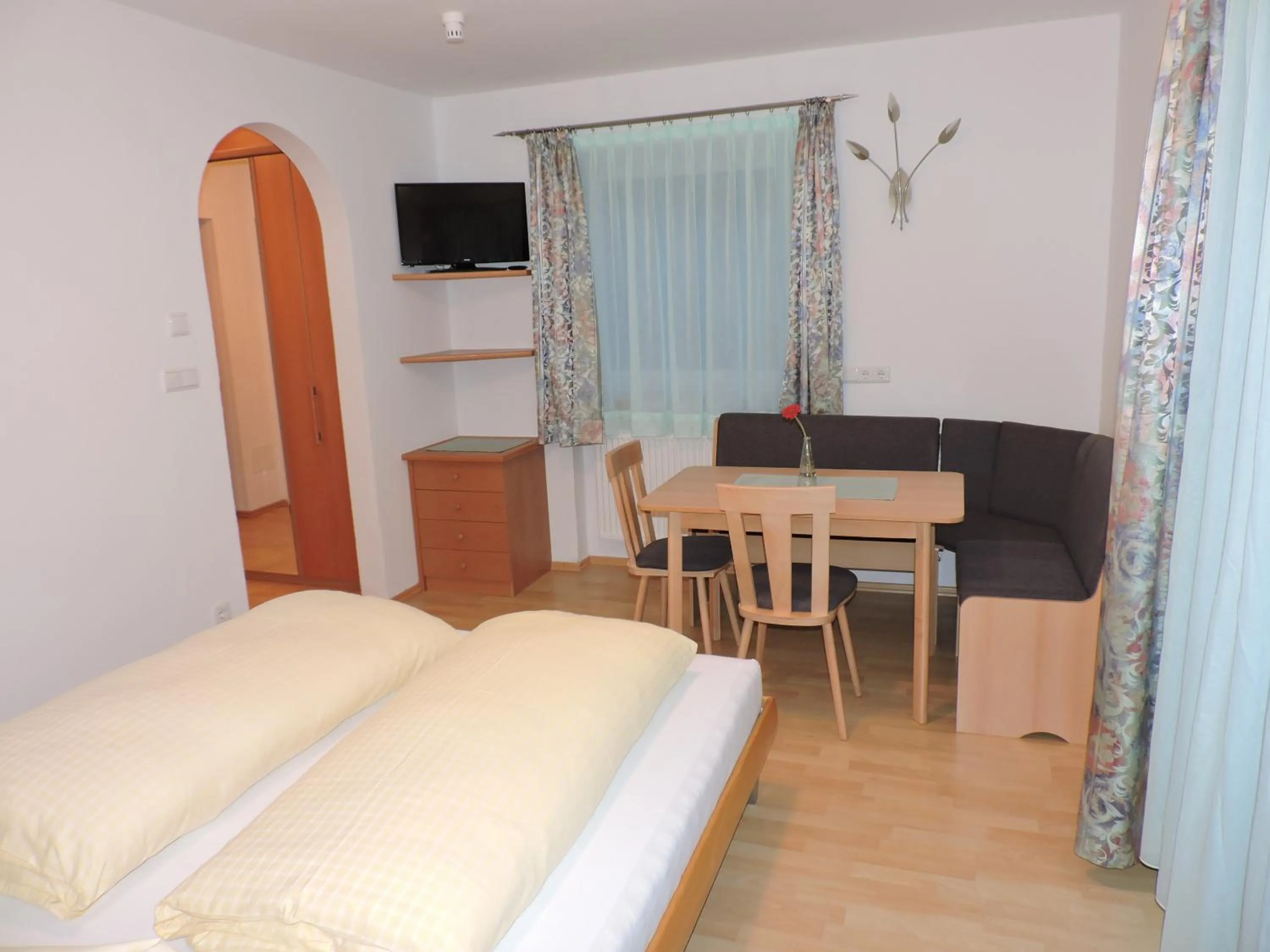 Dining area, Bed in Kühlerhof