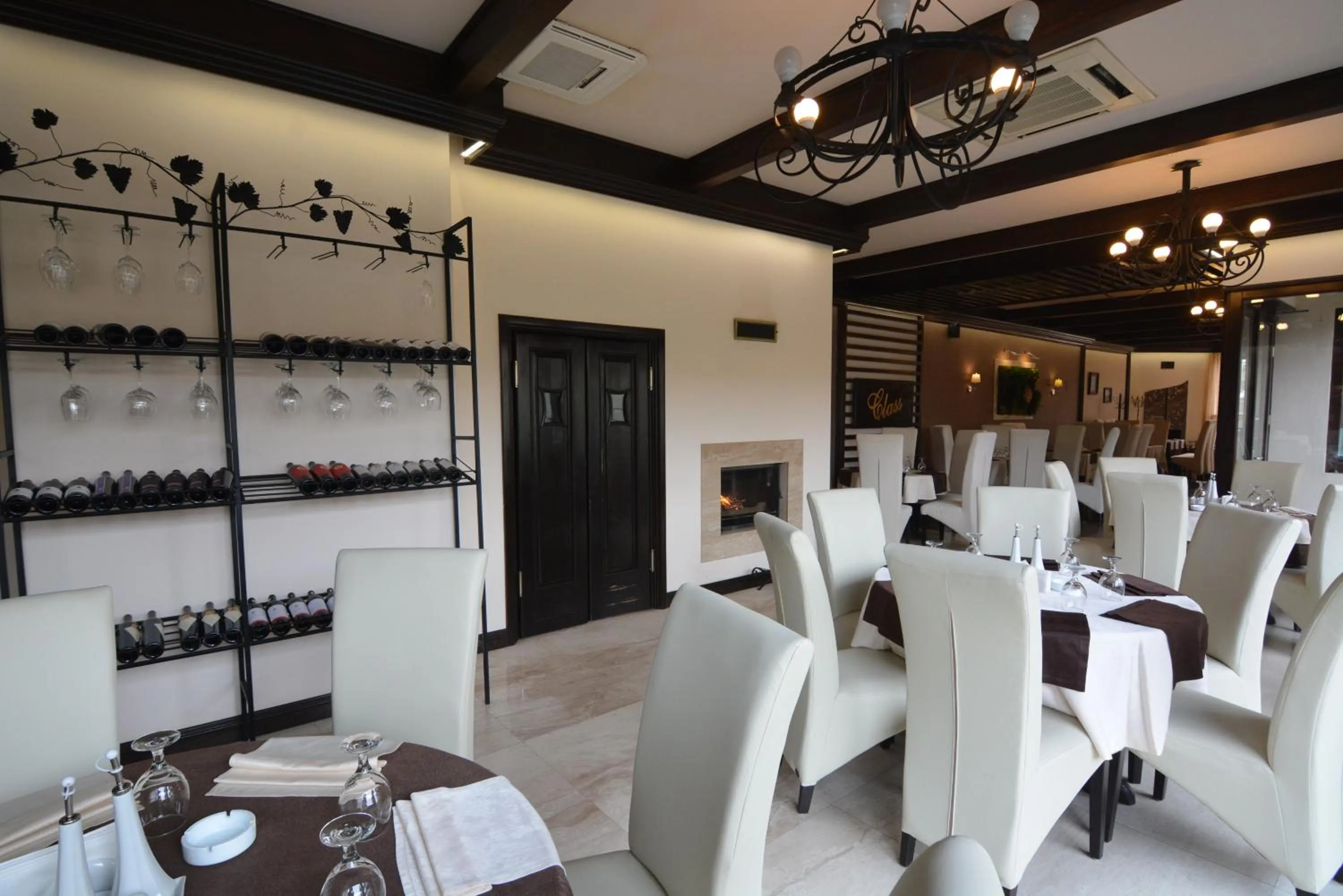 Restaurant/places to eat in Hotel Vila Class