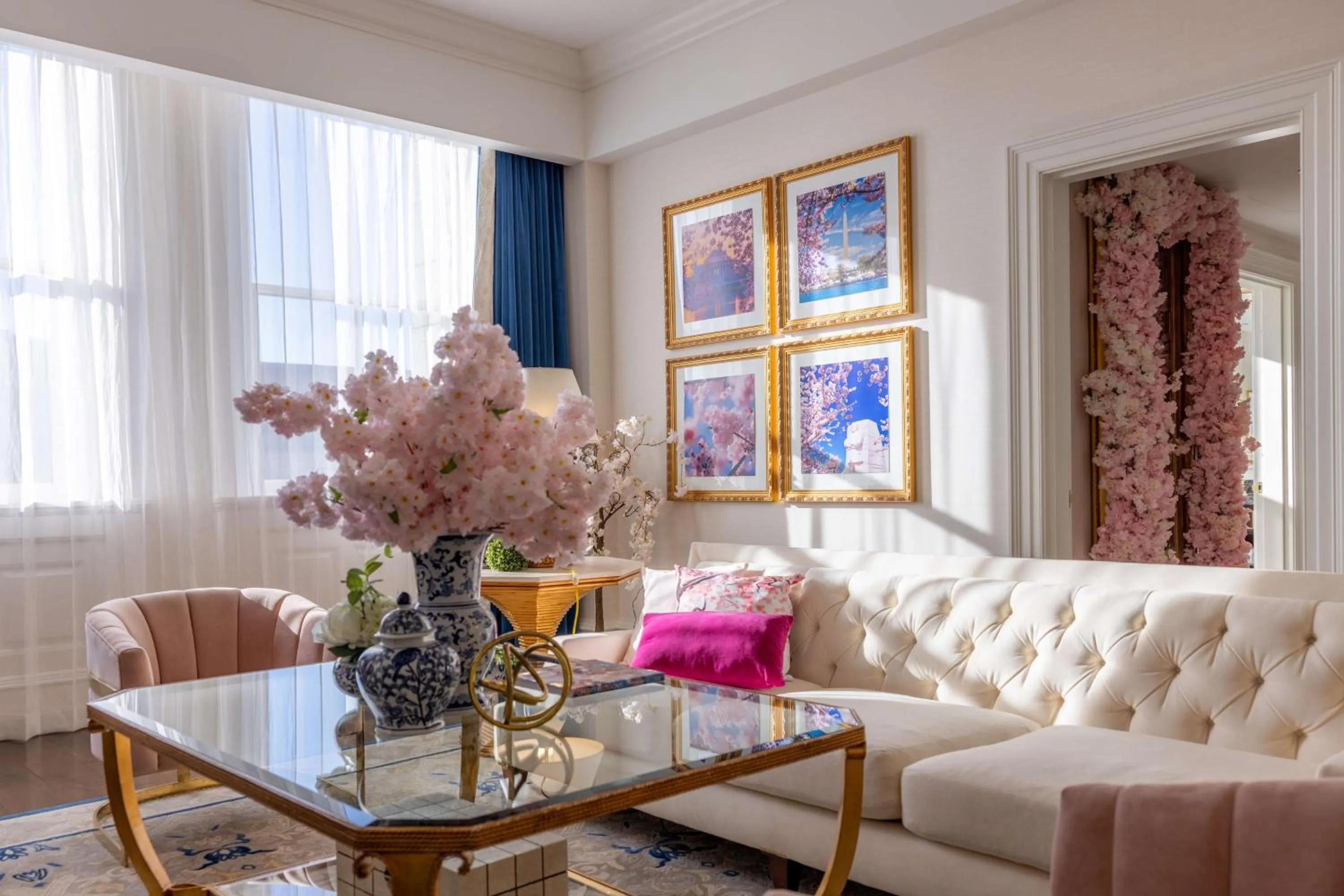 Living room in Waldorf Astoria Washington DC