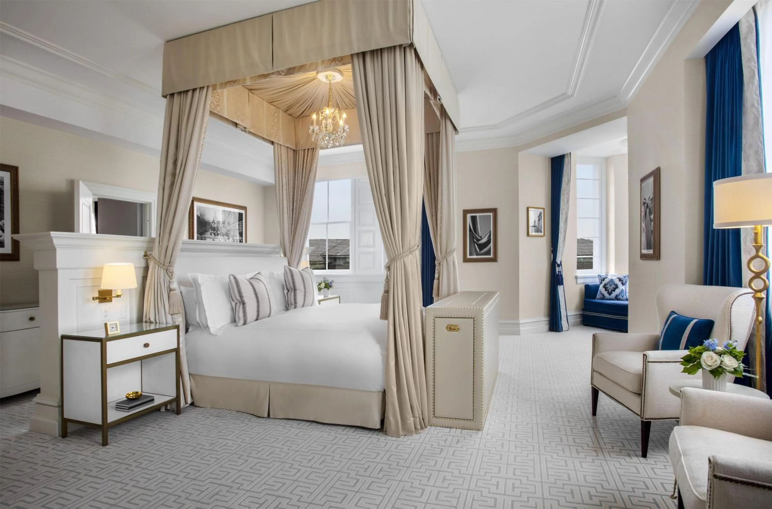 Living room, Bed in Waldorf Astoria Washington DC