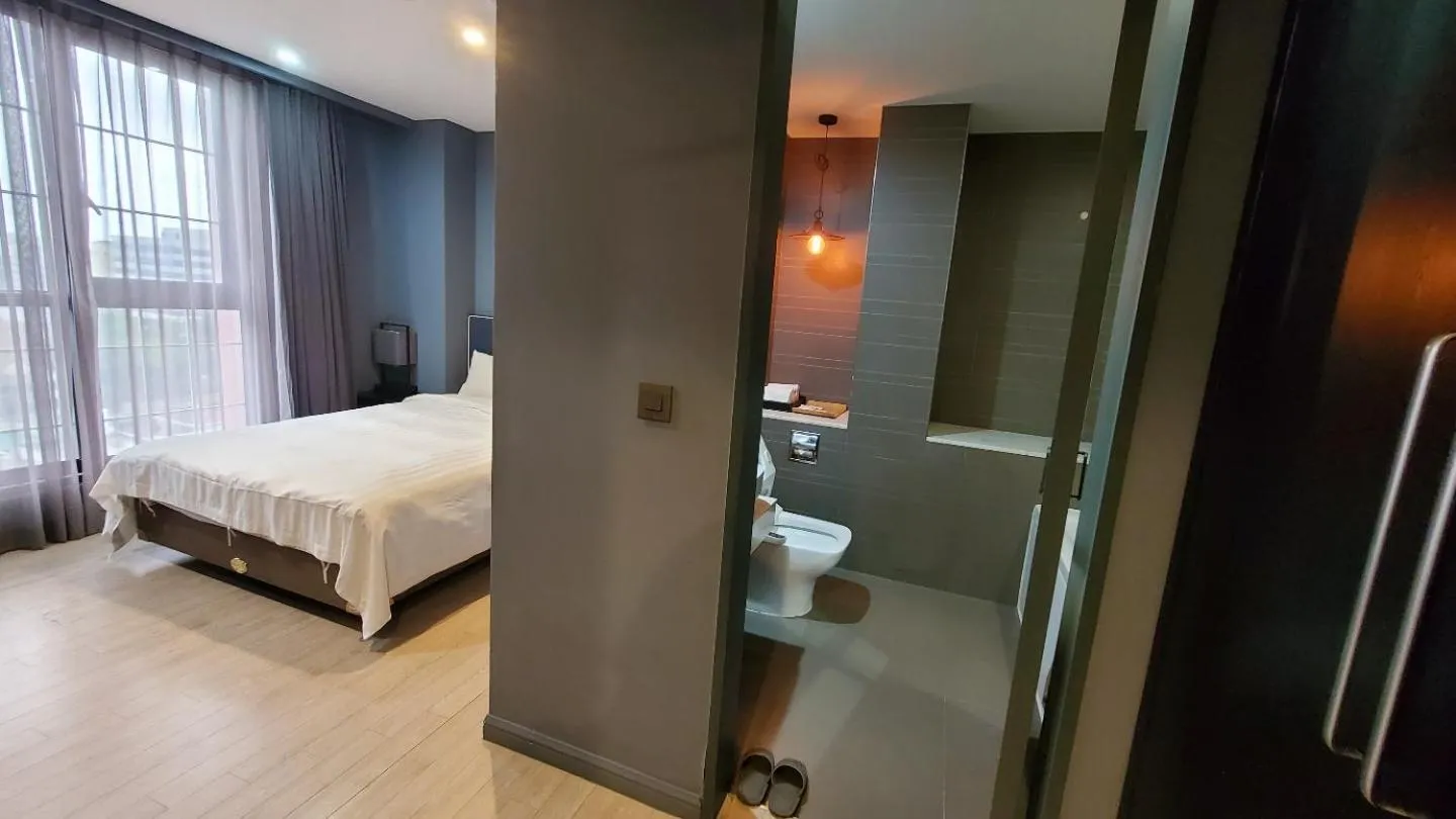 Shower, Bed in Urban Island Hotel Jeju