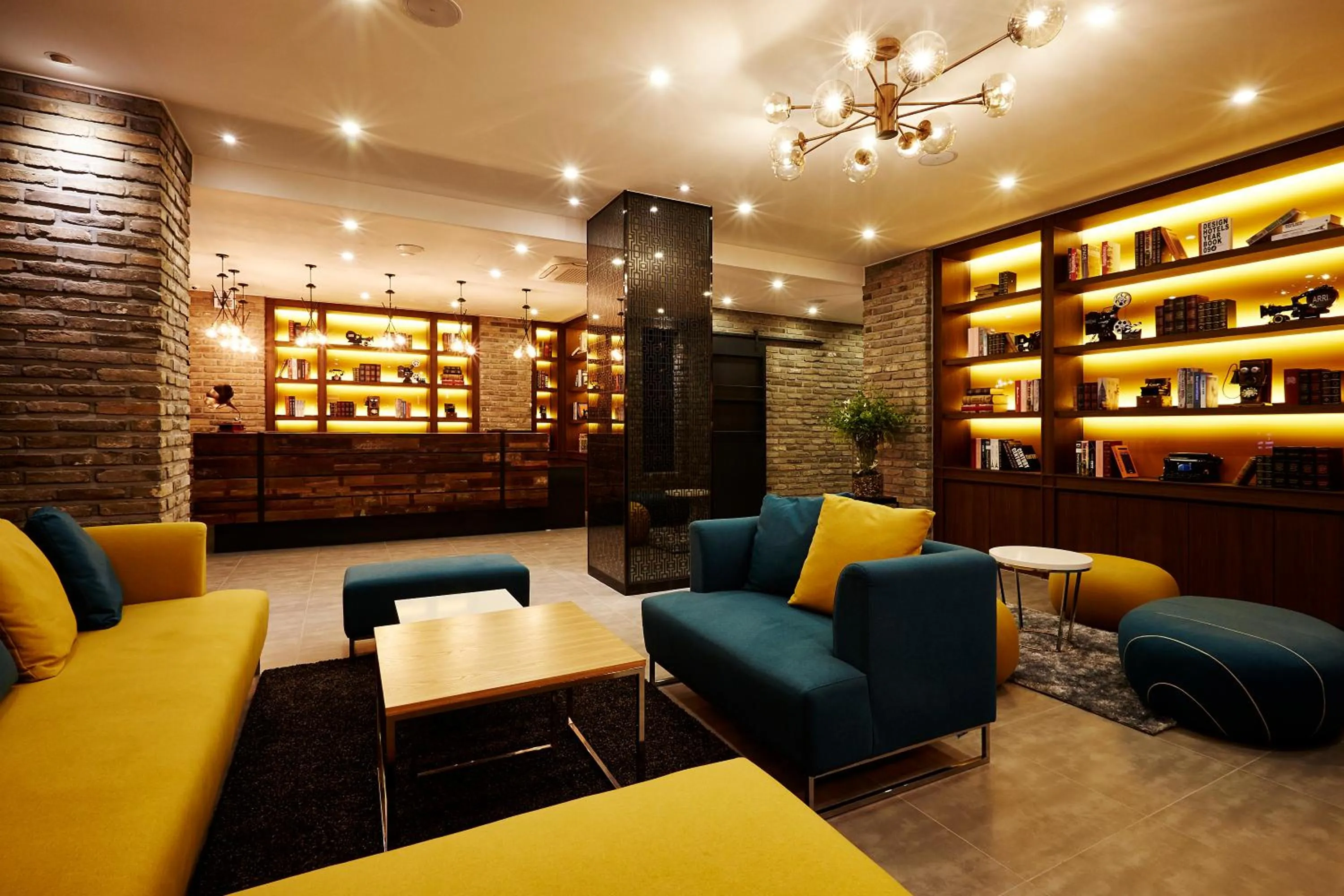 Communal lounge/ TV room in Urban Island Hotel Jeju