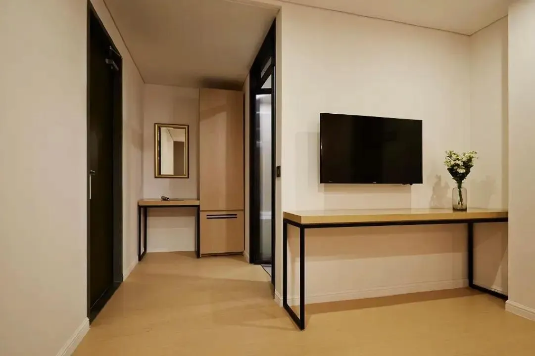 Photo of the whole room in Urban Island Hotel Jeju