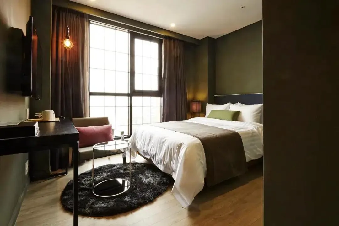 Photo of the whole room, Bed in Urban Island Hotel Jeju