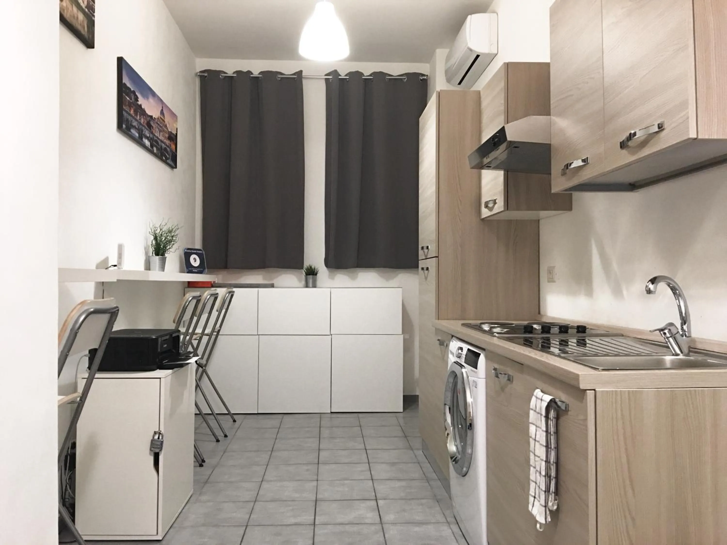 Communal kitchen in Roema Guest House