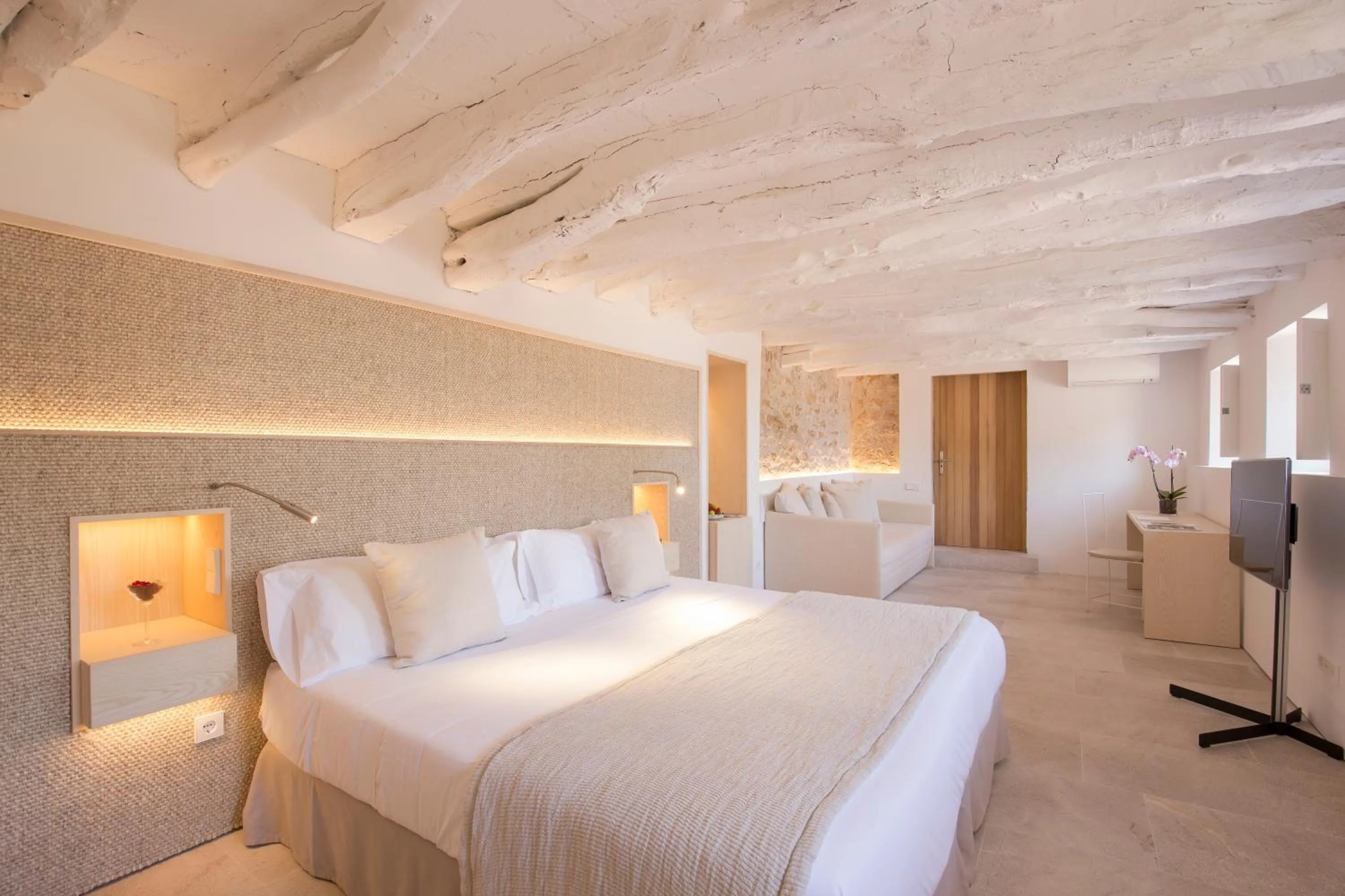 Photo of the whole room, Bed in Can Simoneta - Adults Only