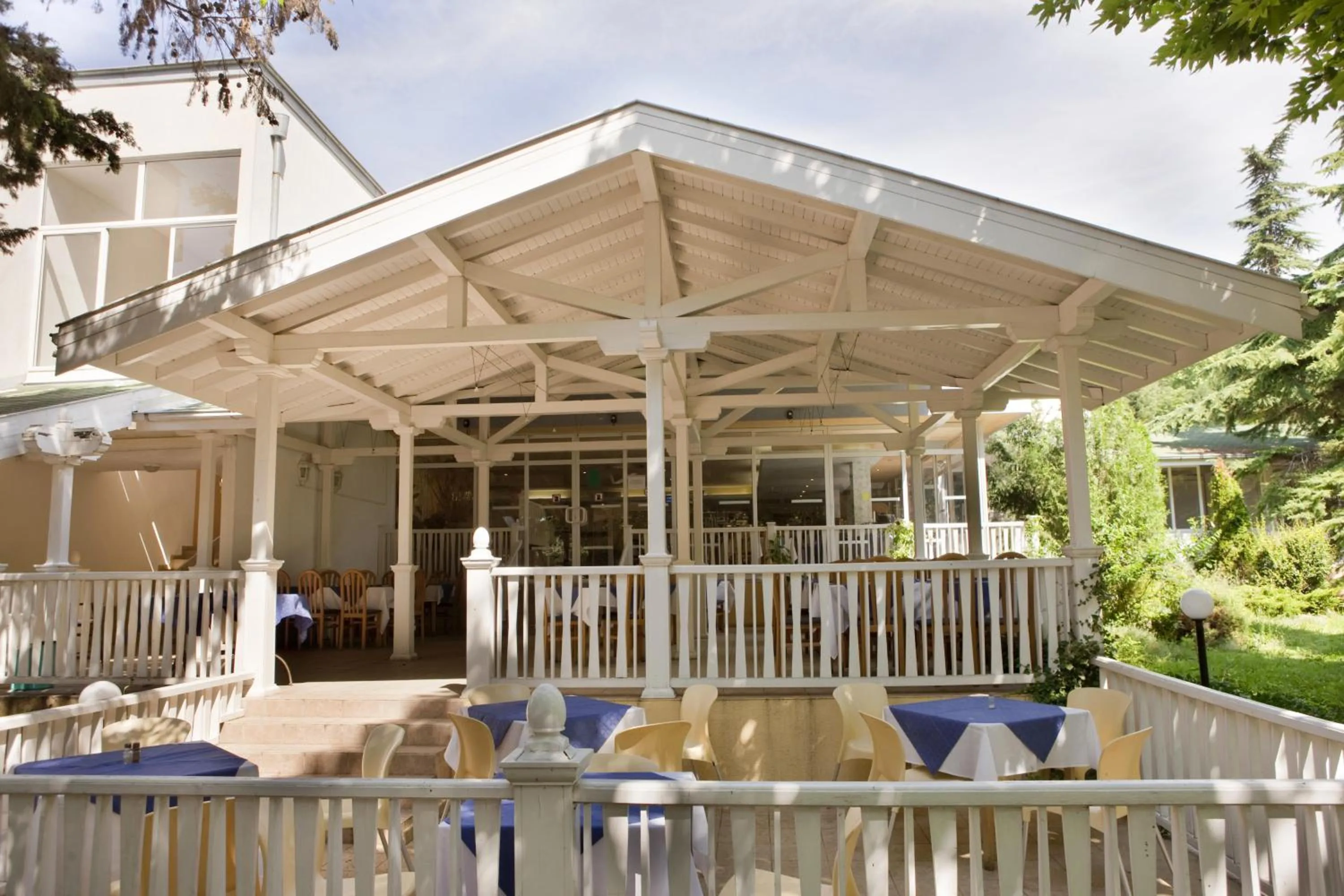 Restaurant/places to eat in Hotel Oasis