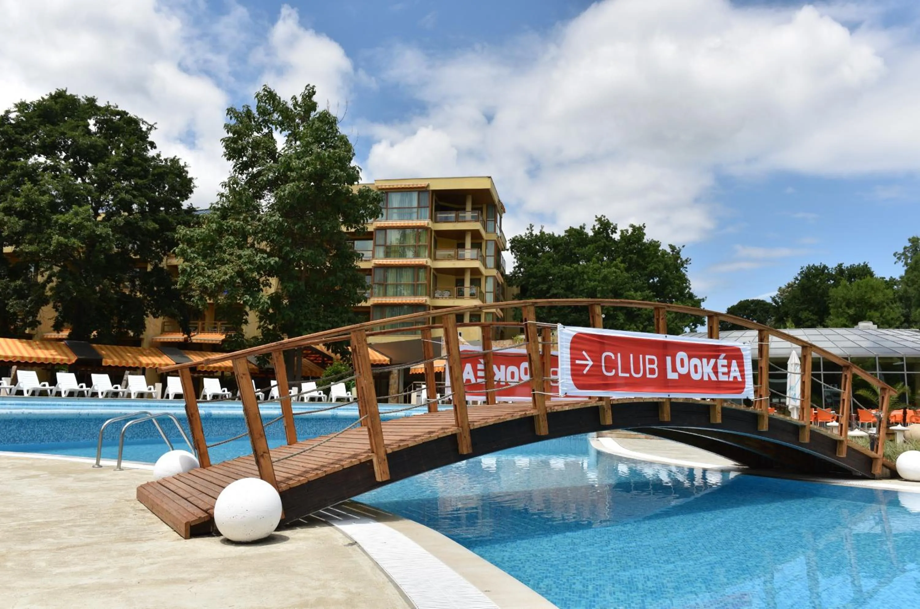 Swimming pool in Les Magnolias Hotel