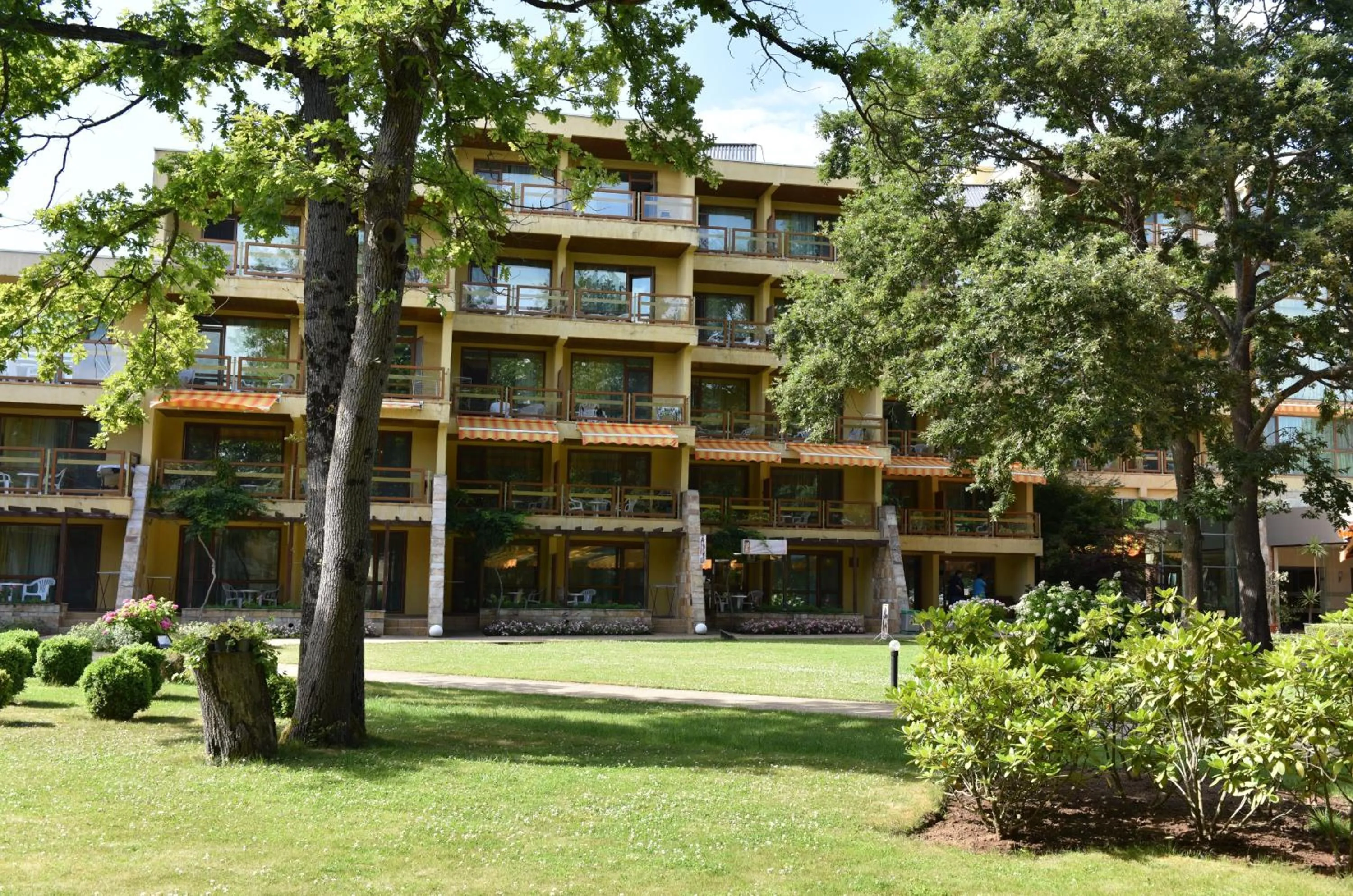 Facade/entrance in Les Magnolias Hotel