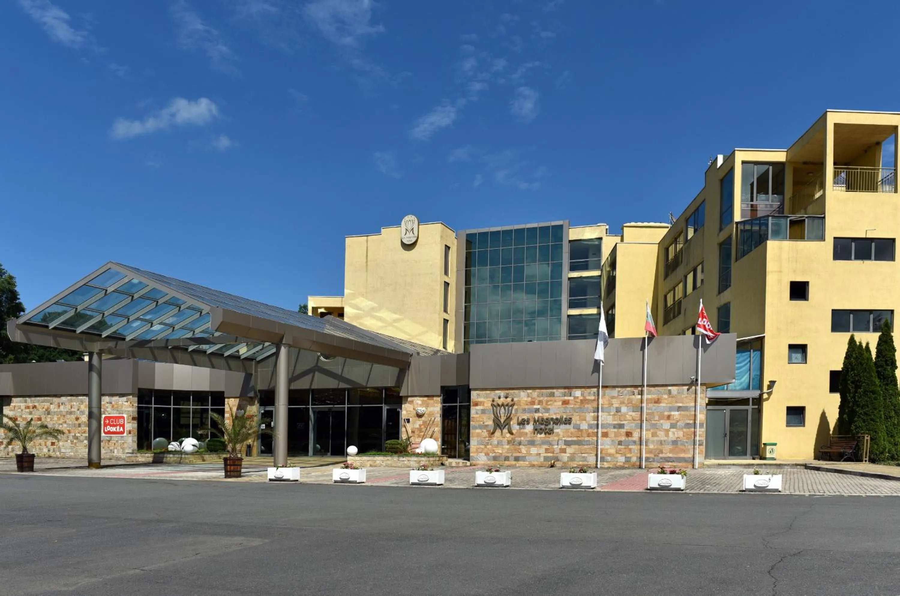 Facade/entrance in Les Magnolias Hotel