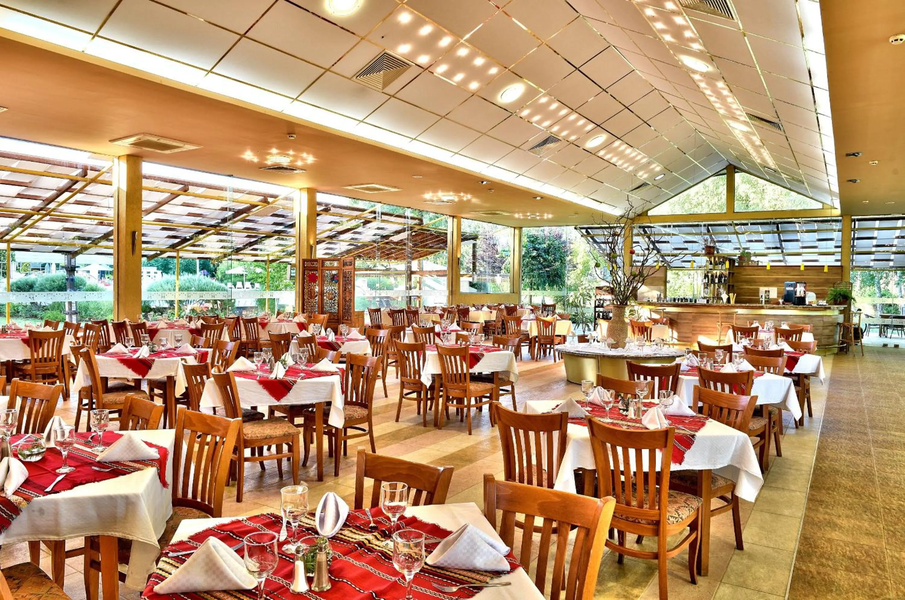 Restaurant/places to eat in Les Magnolias Hotel