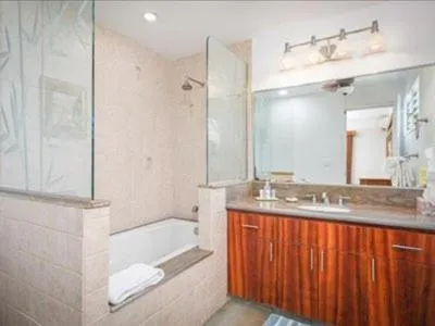 Shower in Kanaloa at Kona by OUTRIGGER