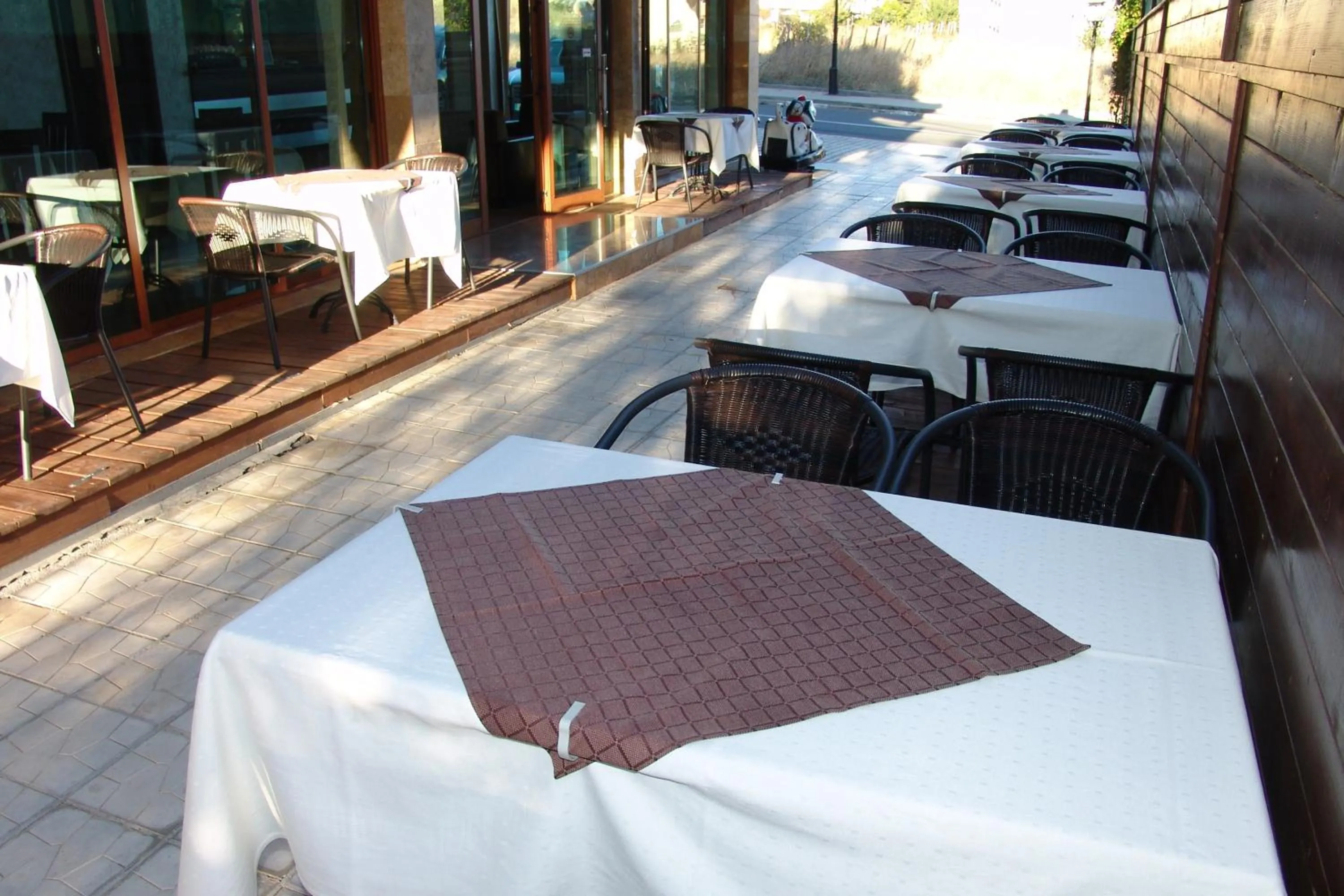 Restaurant/places to eat in Serenity Hotel