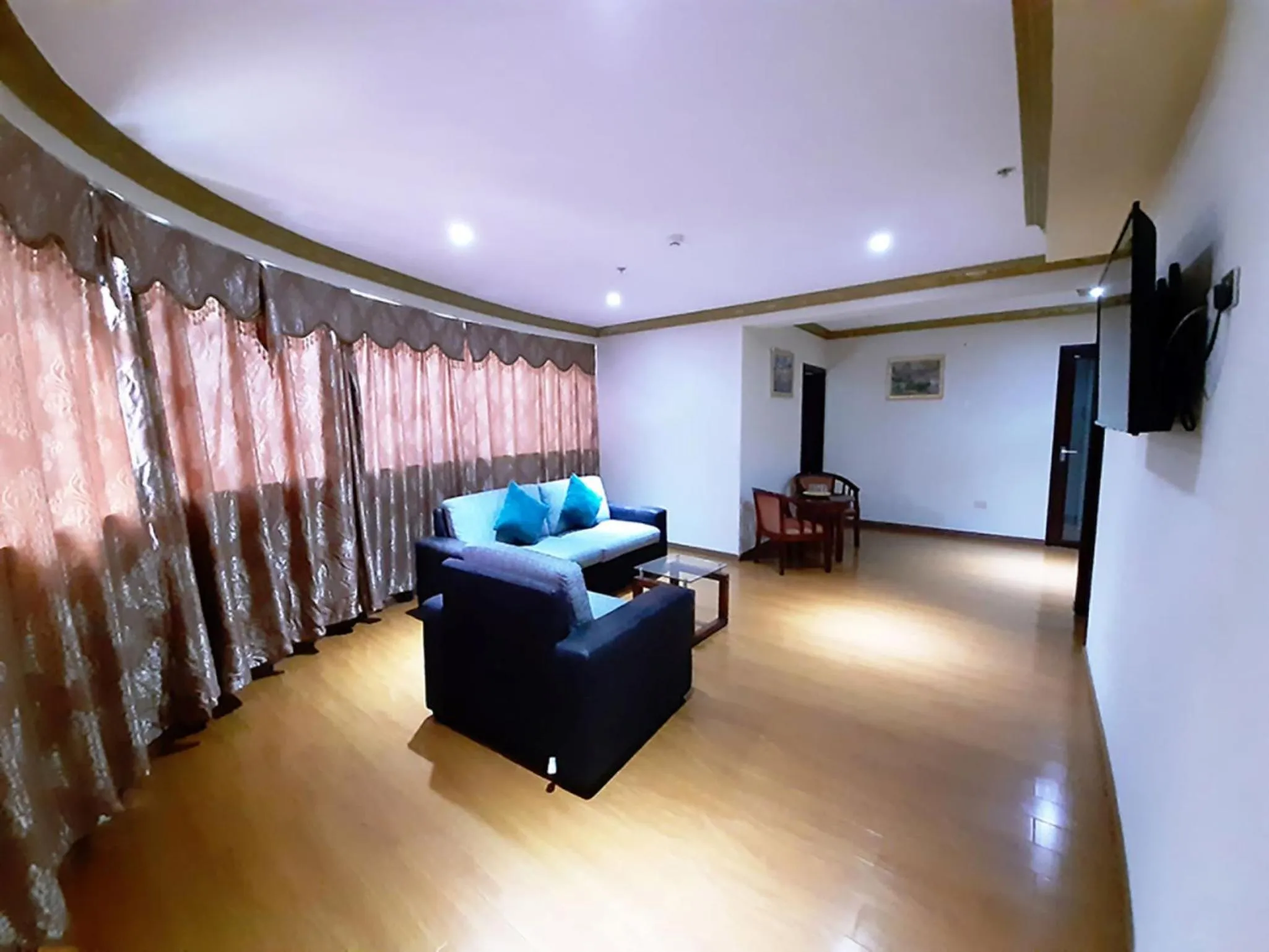 Photo of the whole room in Swan Hotel