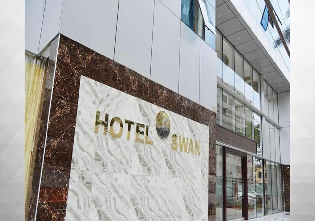 Facade/entrance in Swan Hotel