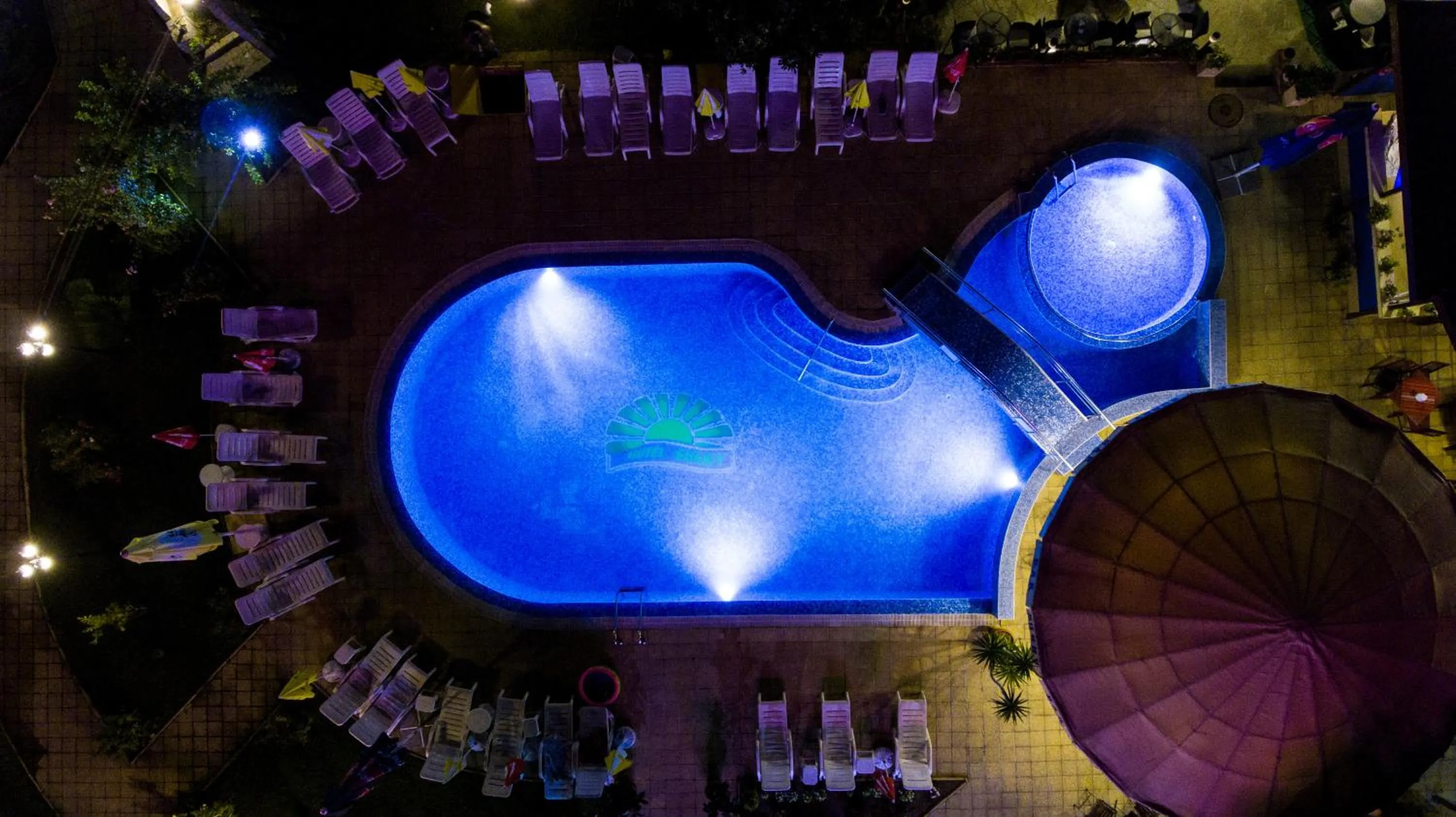 Swimming pool in Hotel Sunny