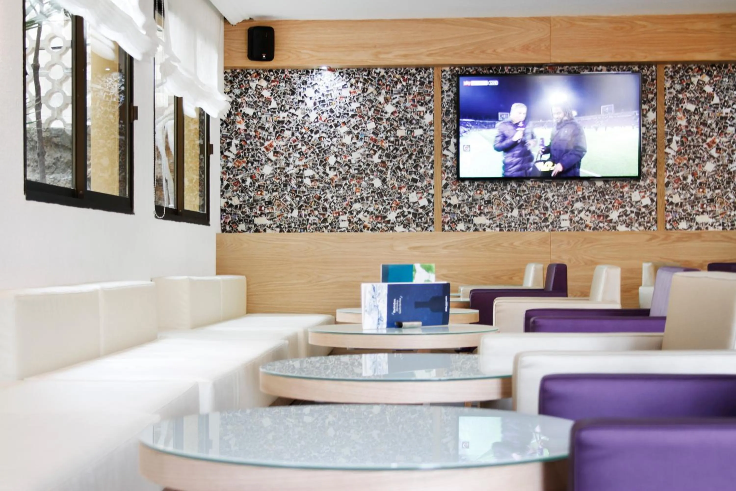 Lounge or bar in Hotel Morlans