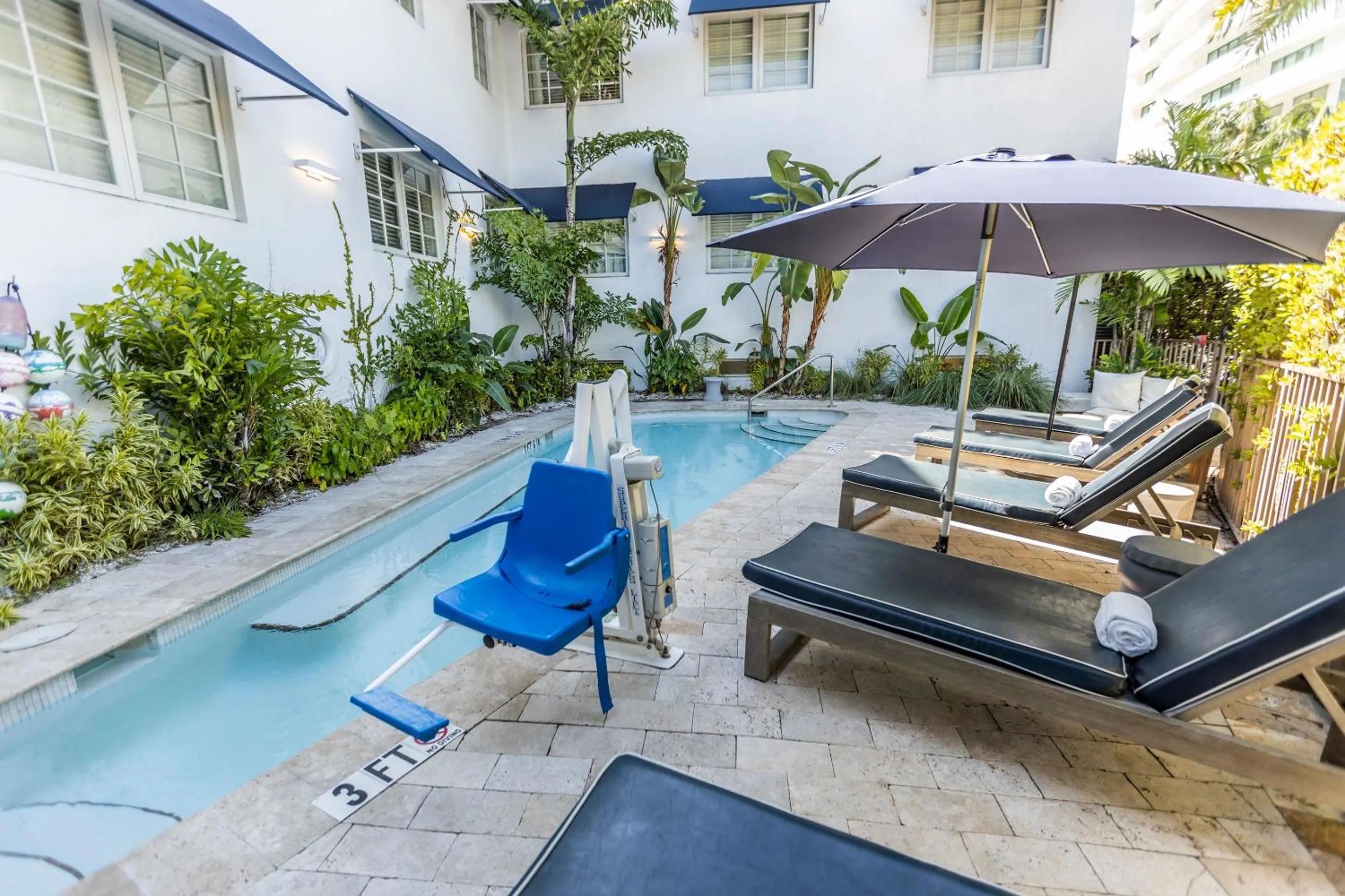 Swimming pool in Oceanside Hotel and Suites