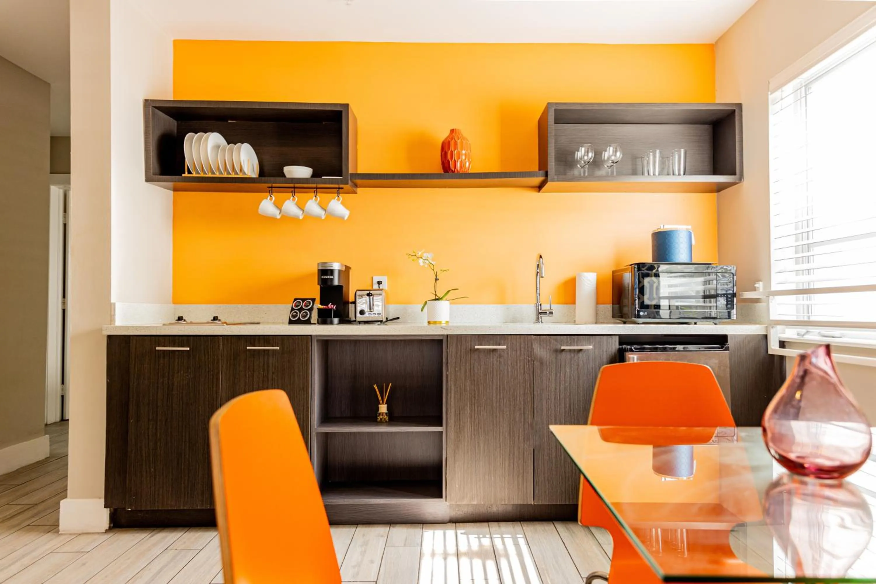 Coffee/tea facilities in Oceanside Hotel and Suites