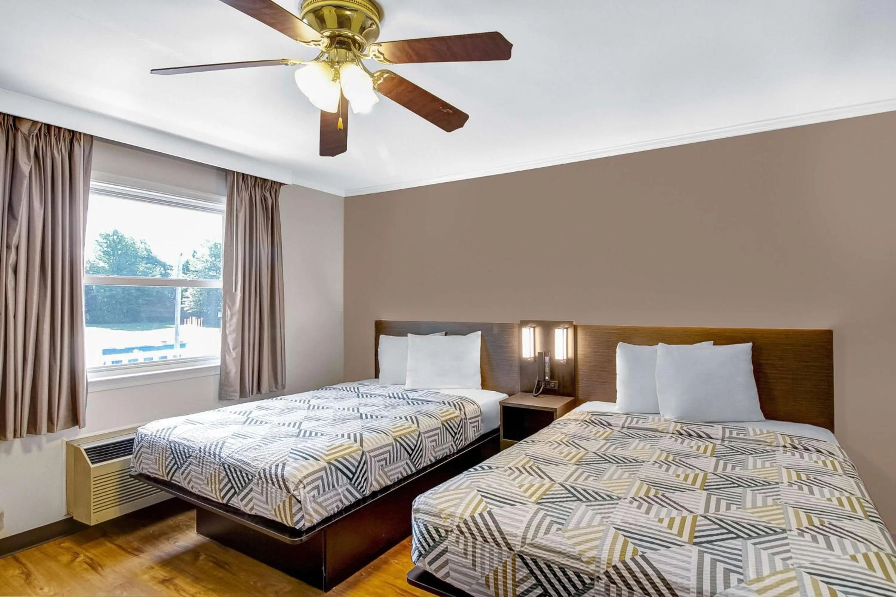 Photo of the whole room, Bed in Motel 6-Front Royal, VA