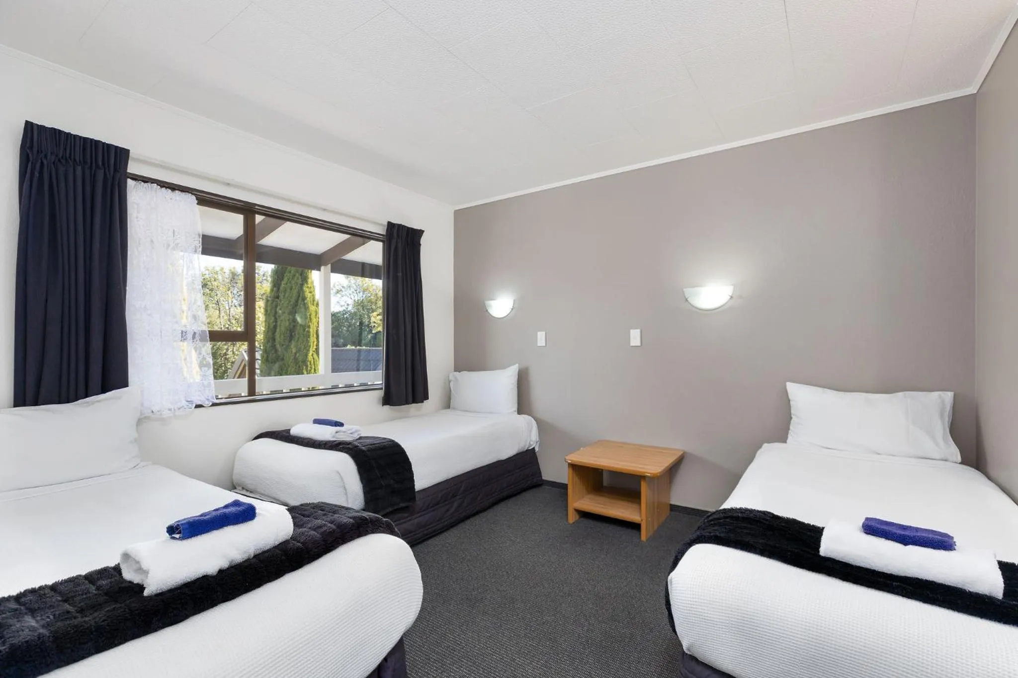 Bed in Kings Gate Motel