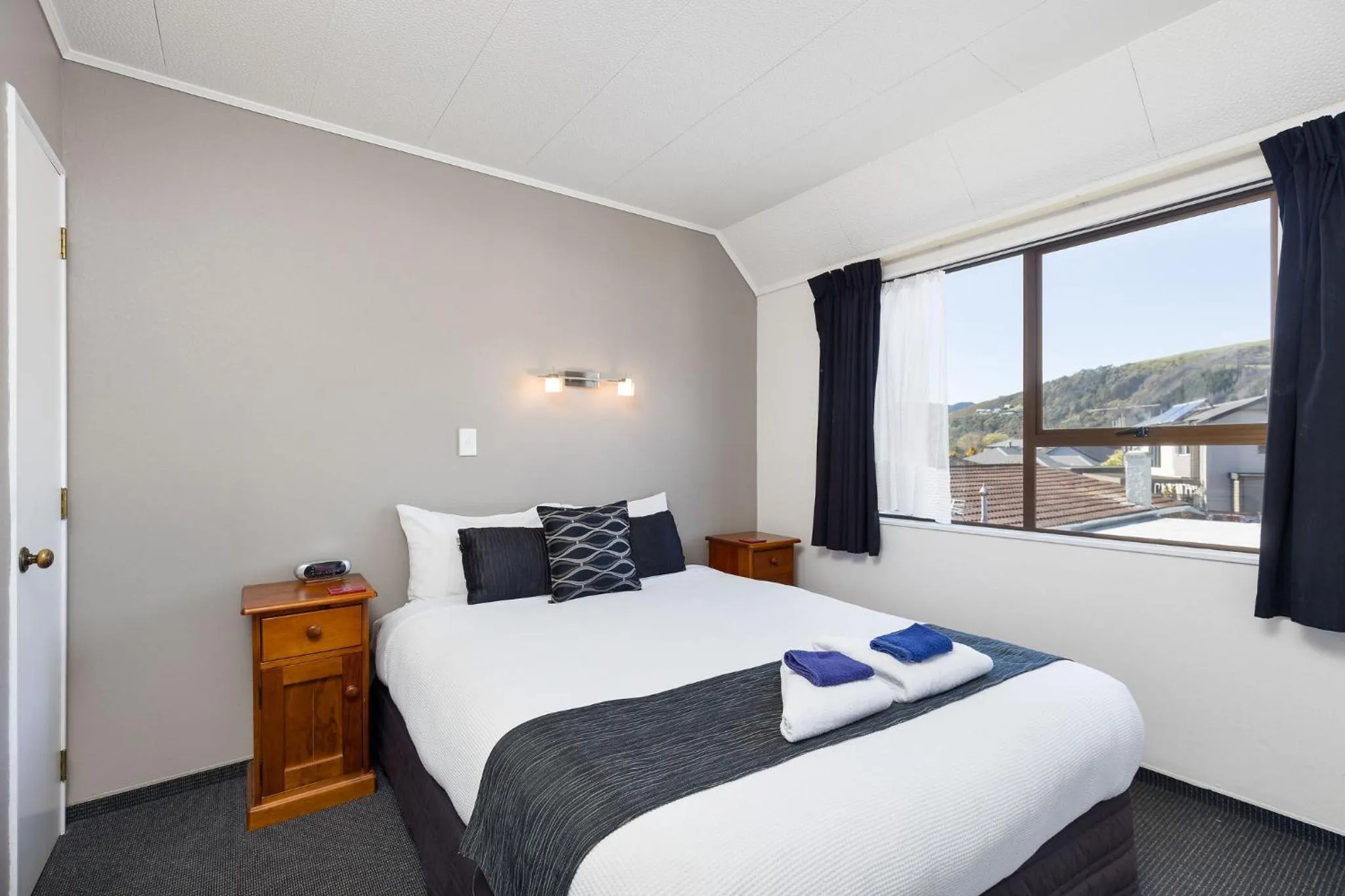 Bed in Kings Gate Motel