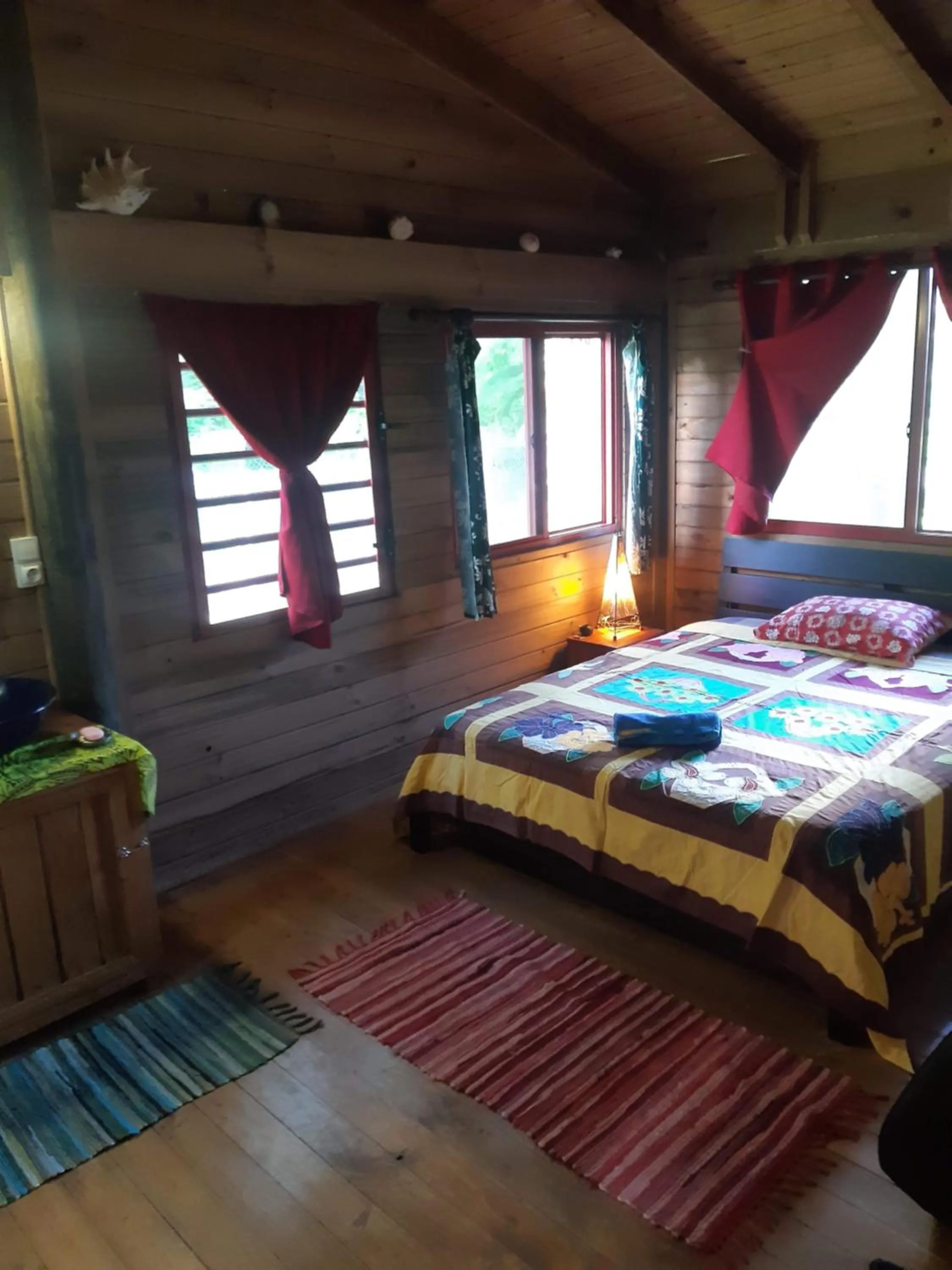 Bed in B & Bee Wild Island - Nature Song