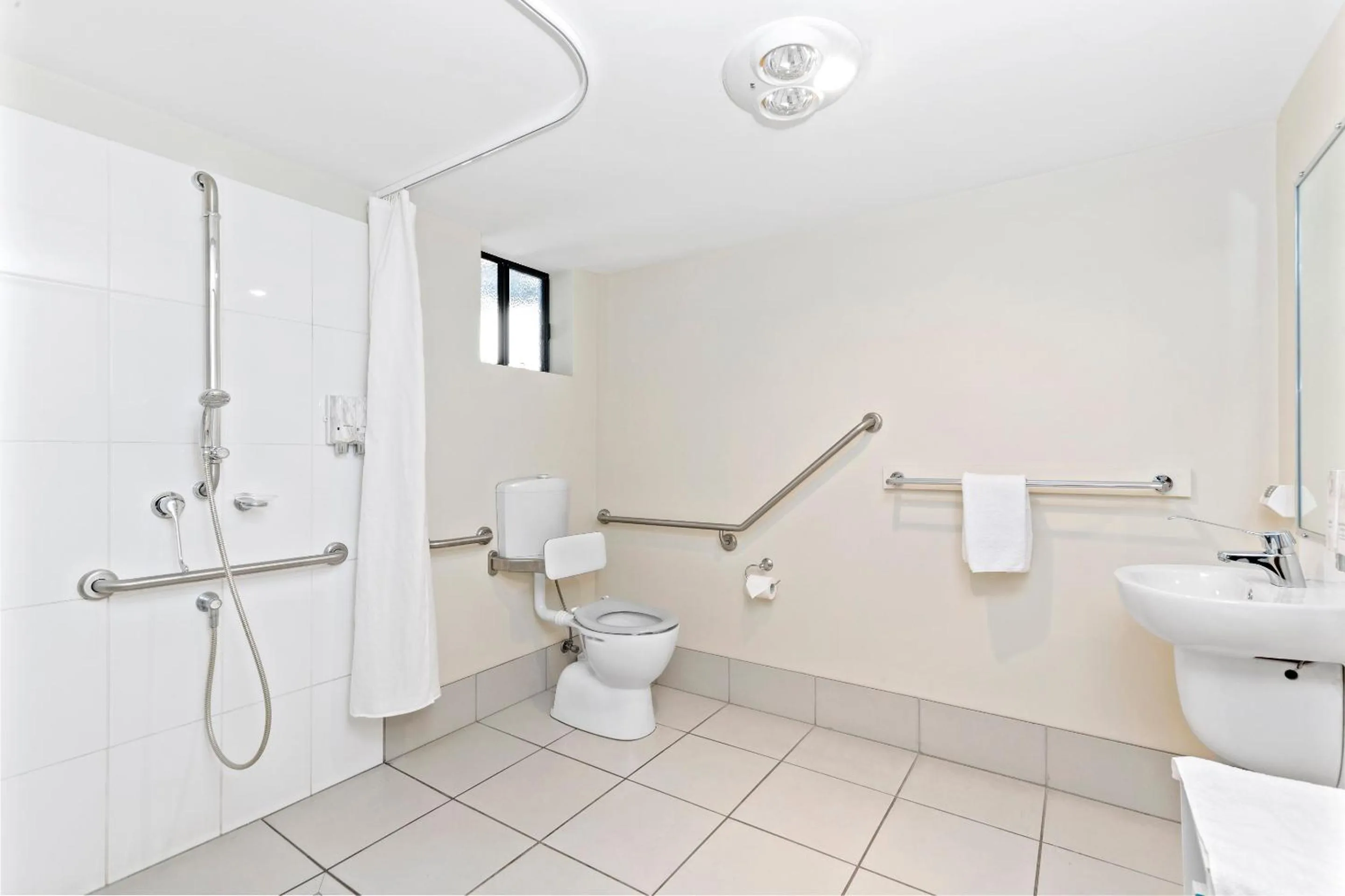 Bathroom in Blackwater Central Motel