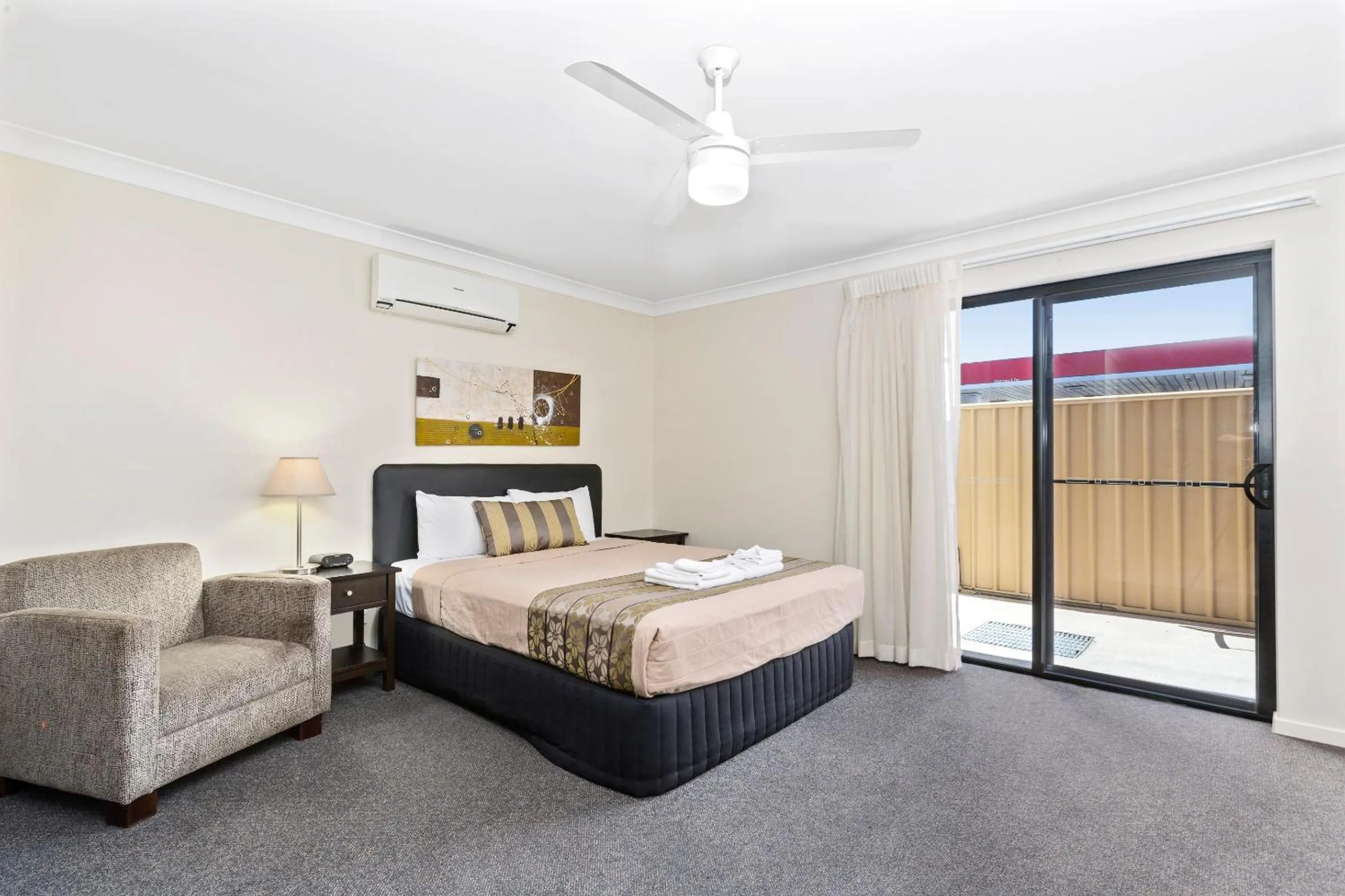 Bed in Blackwater Central Motel