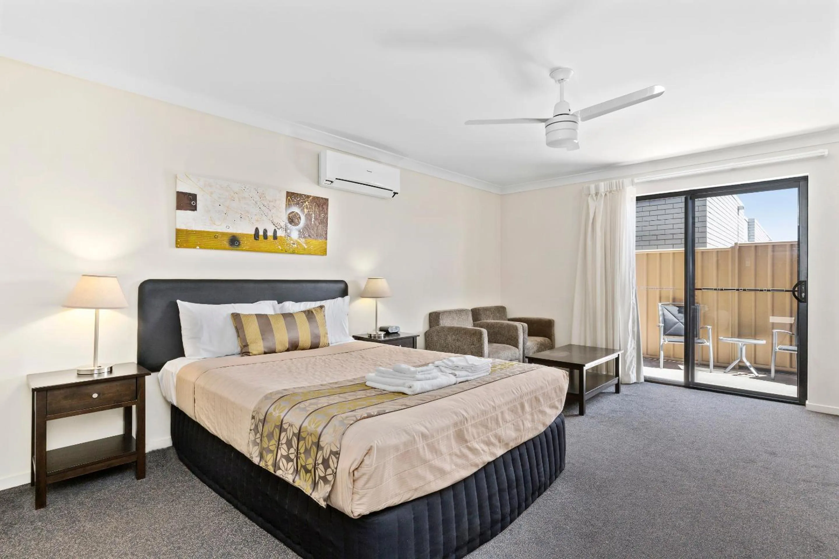 Bed in Blackwater Central Motel