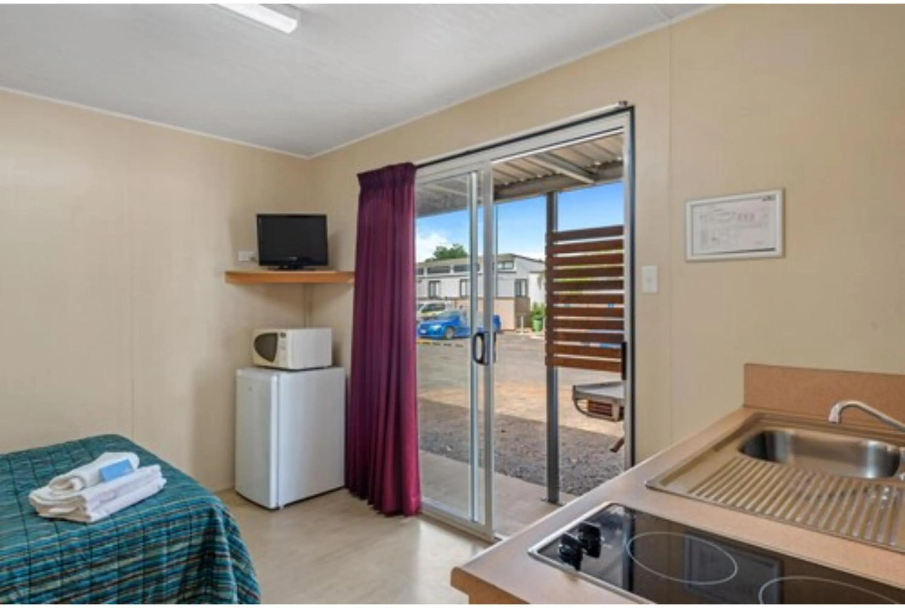 Photo of the whole room in Blackwater Central Motel