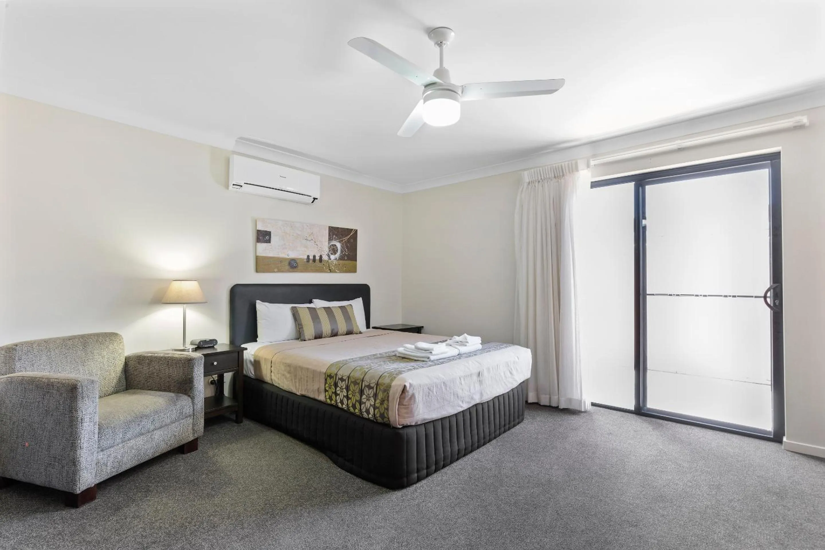 Bed in Blackwater Central Motel