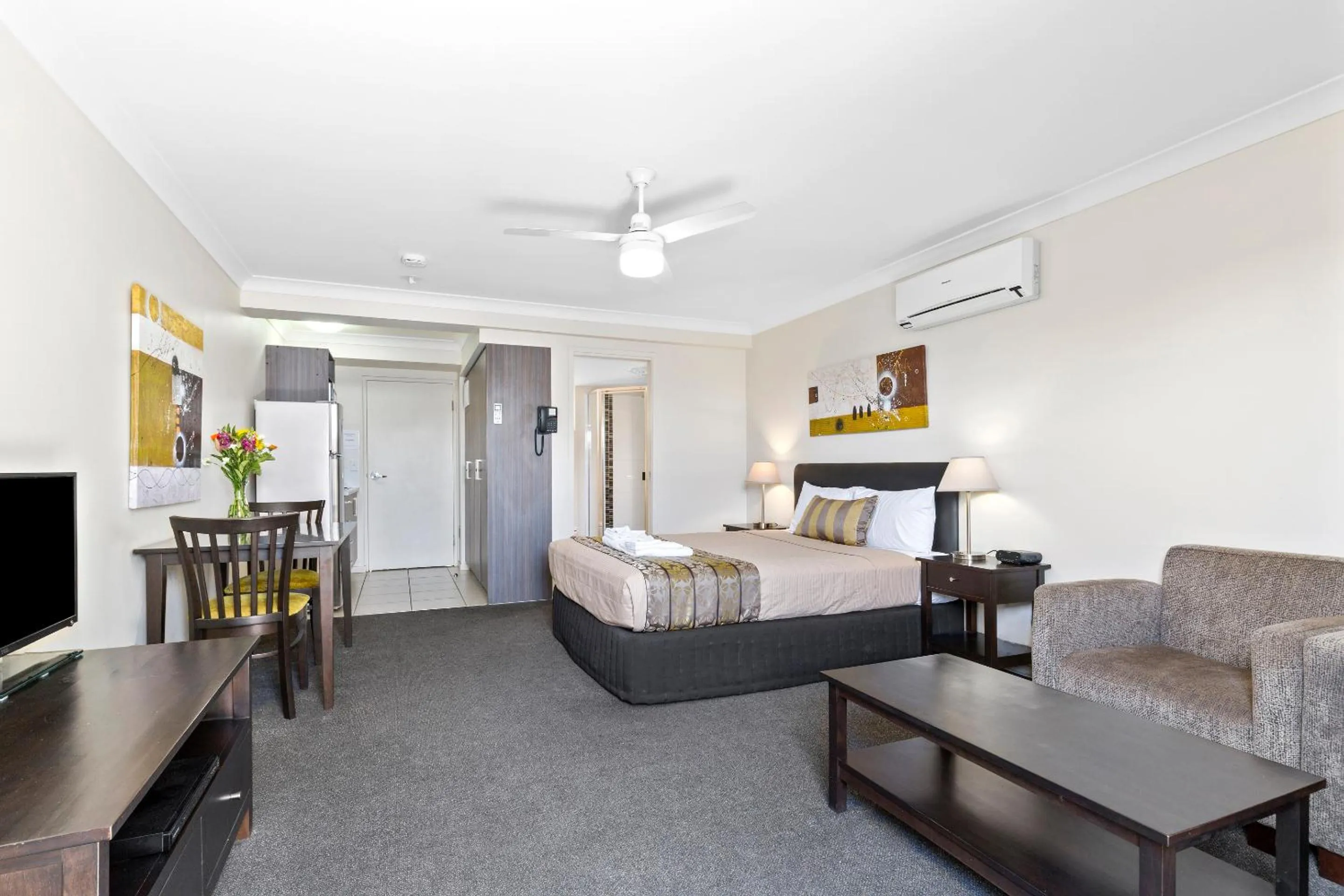 Bed in Blackwater Central Motel