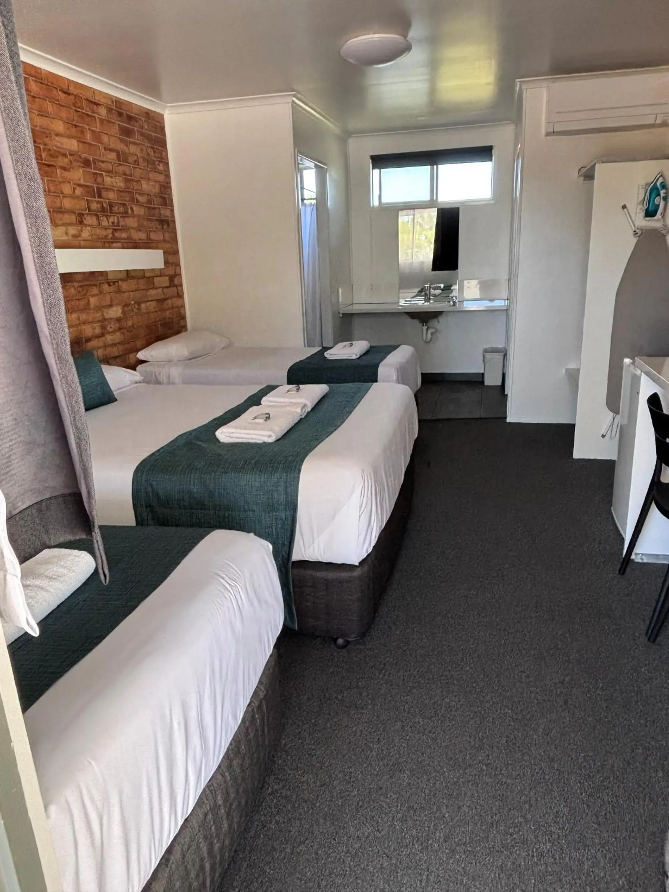 Family Room in Avocado Motor Inn Family Room in Avocado Motor Inn