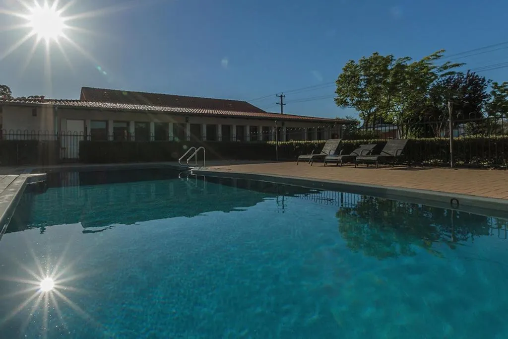 Swimming pool in Banksia Motel