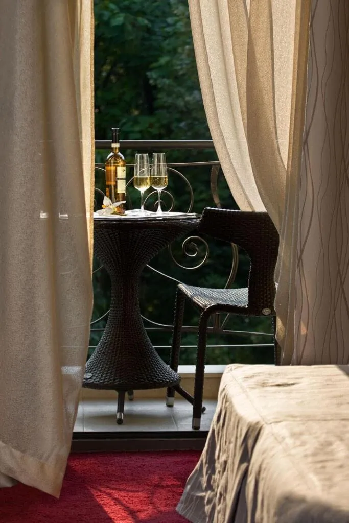 Balcony/Terrace, Bed in Famous House