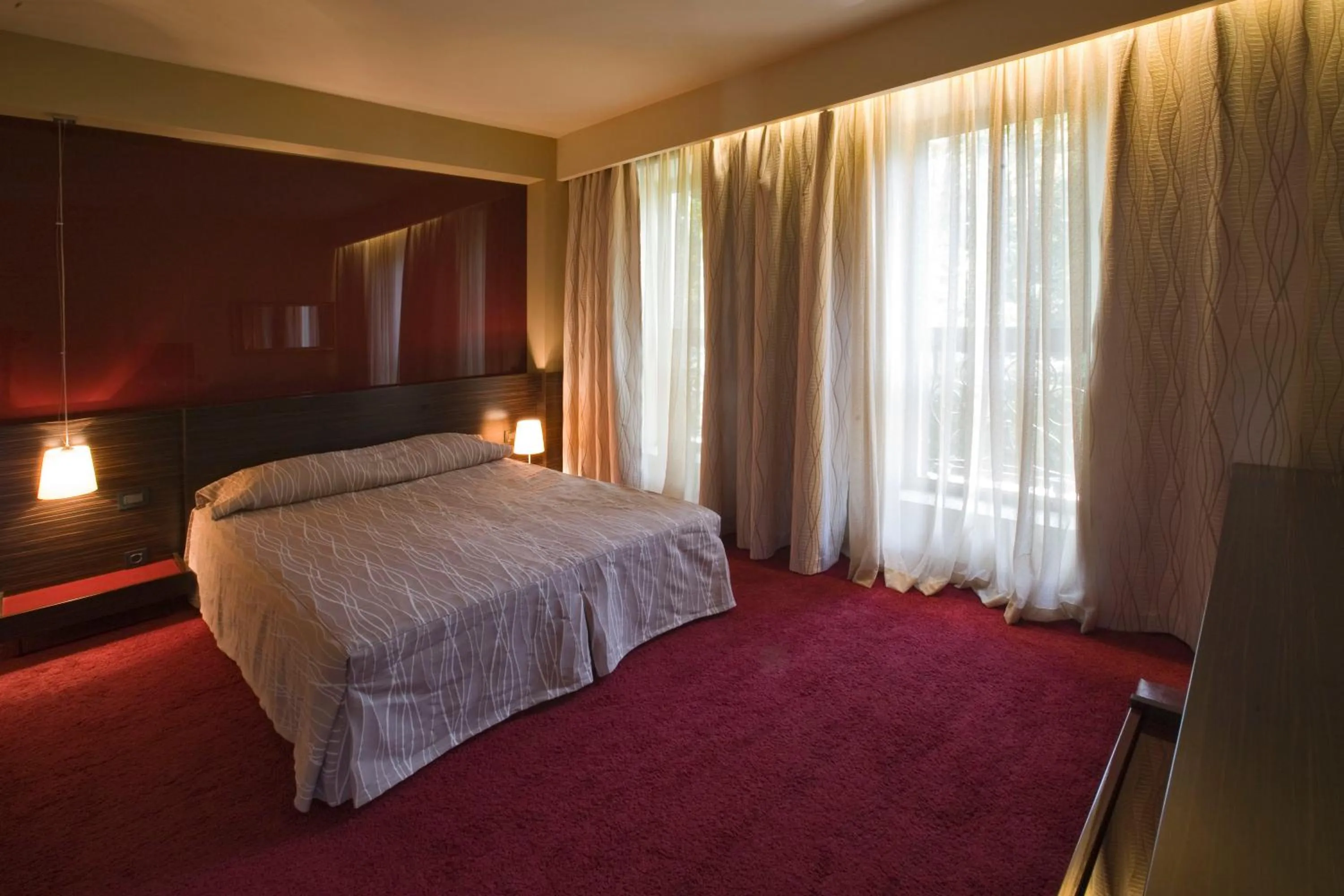 Photo of the whole room, Bed in Famous House