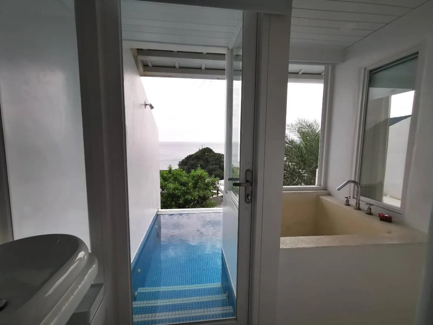 Bathroom in Ample Villa 小希臘