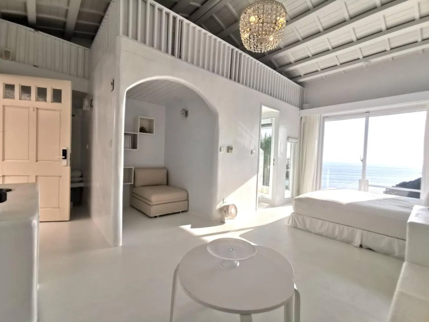 Photo of the whole room in Ample Villa 小希臘