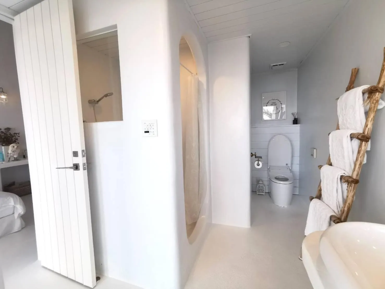 Swimming pool in Ample Villa 小希臘