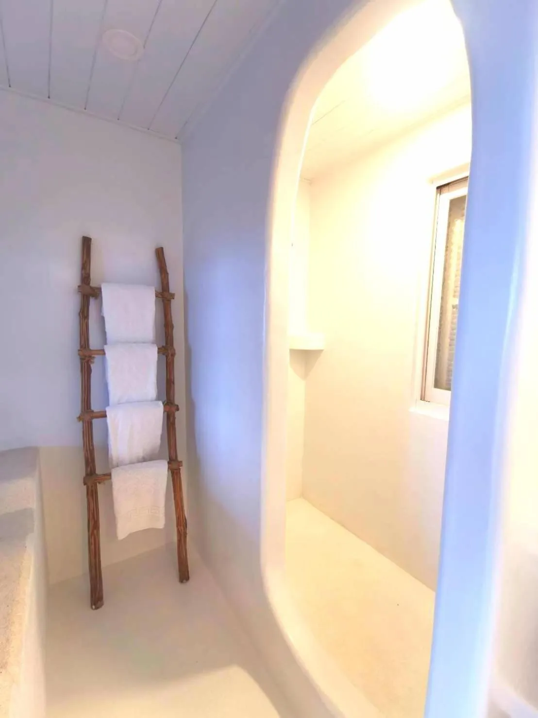 Bathroom, Bed in Ample Villa 小希臘