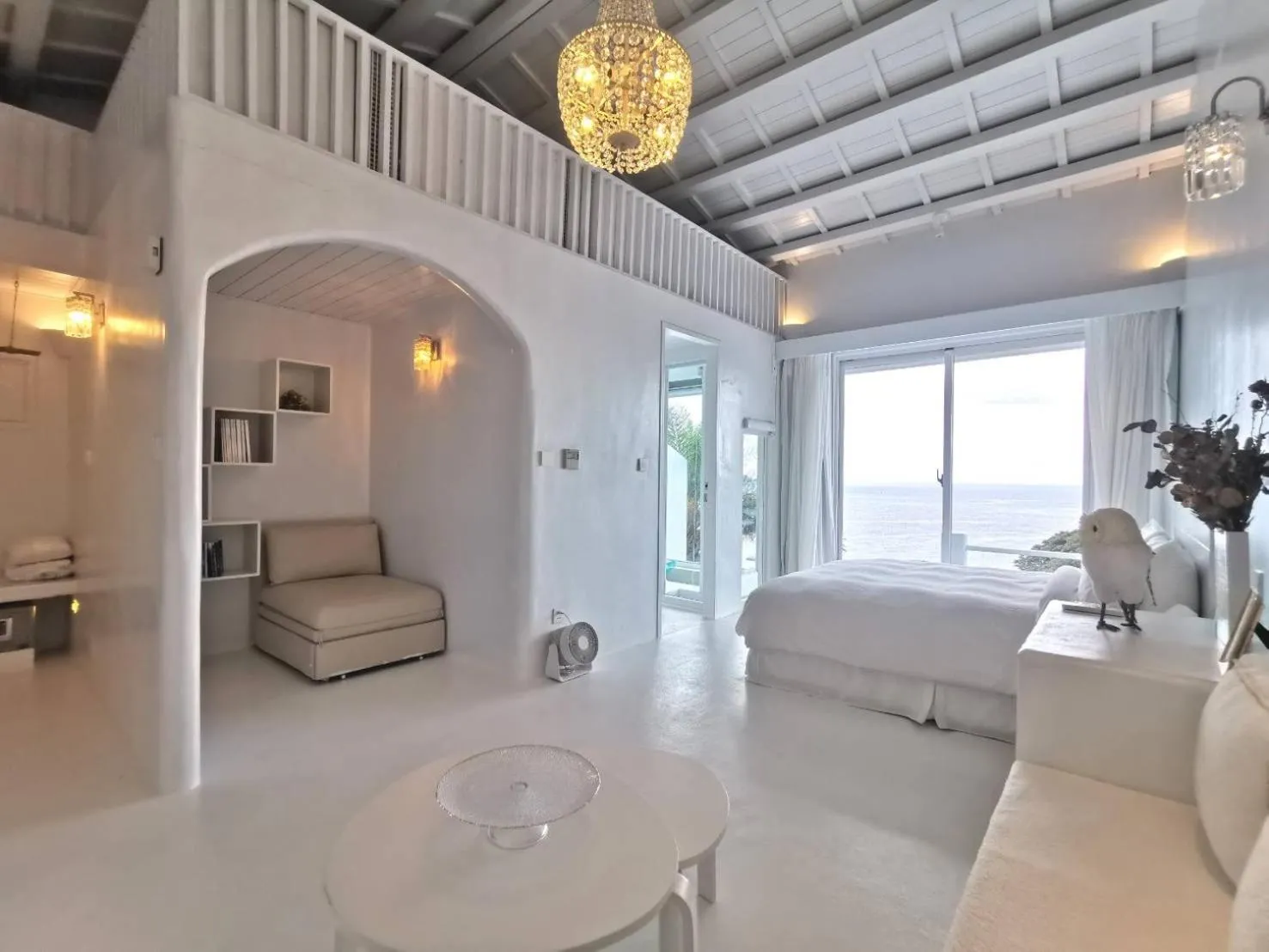 Swimming pool, Bed in Ample Villa 小希臘