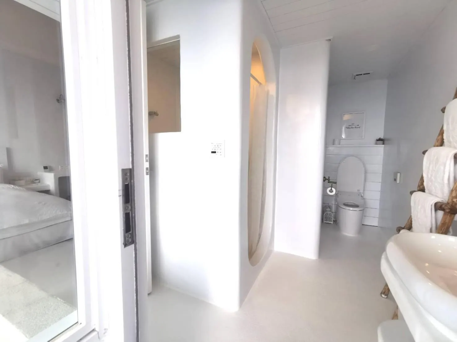 Toilet in Ample Villa 小希臘