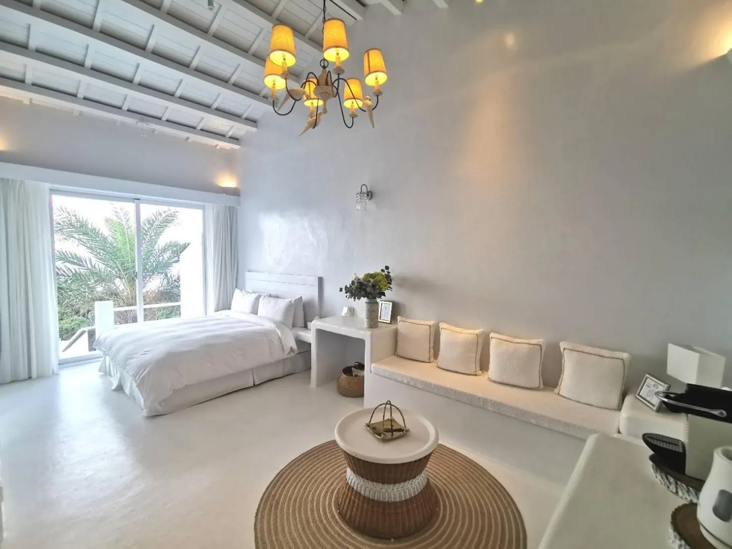 Living room, Bed in Ample Villa 小希臘