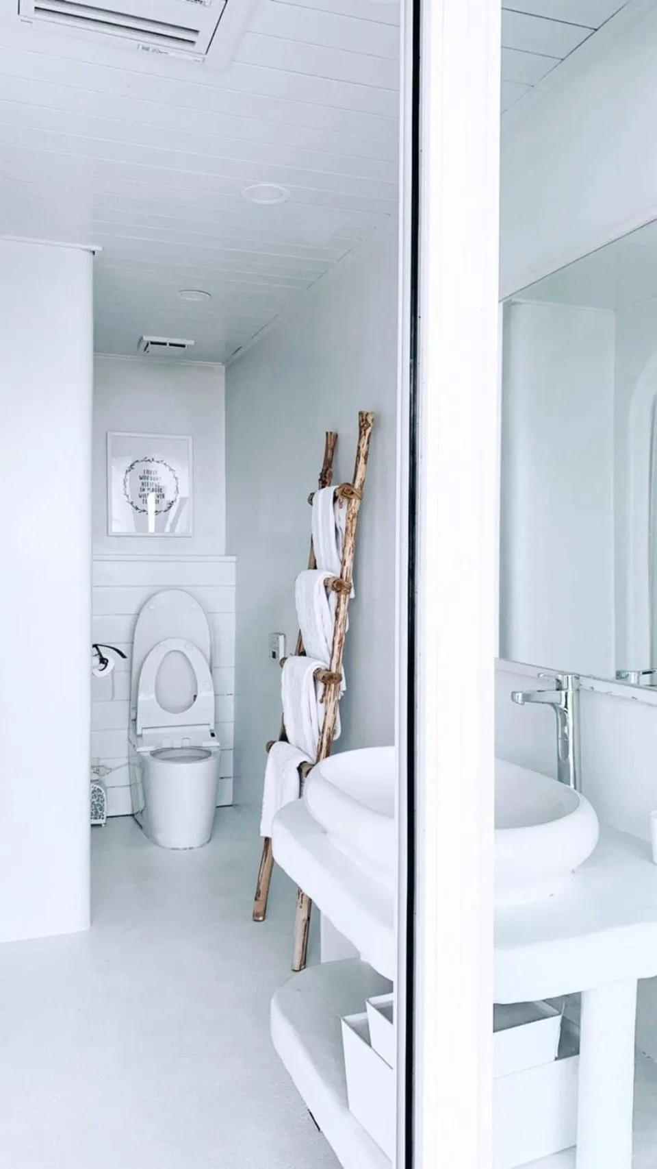 Bathroom in Ample Villa 小希臘